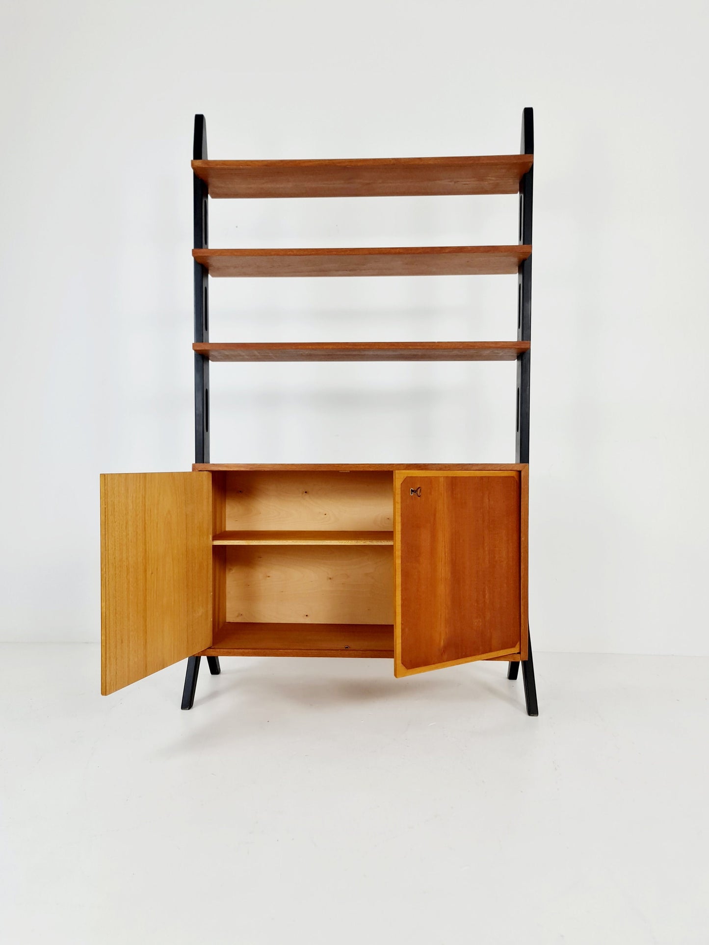 Danish freestanding Midcentury vintage bookshelf system / bookcase teak by Bengt Ruda Model ”Roxen”, 1960s