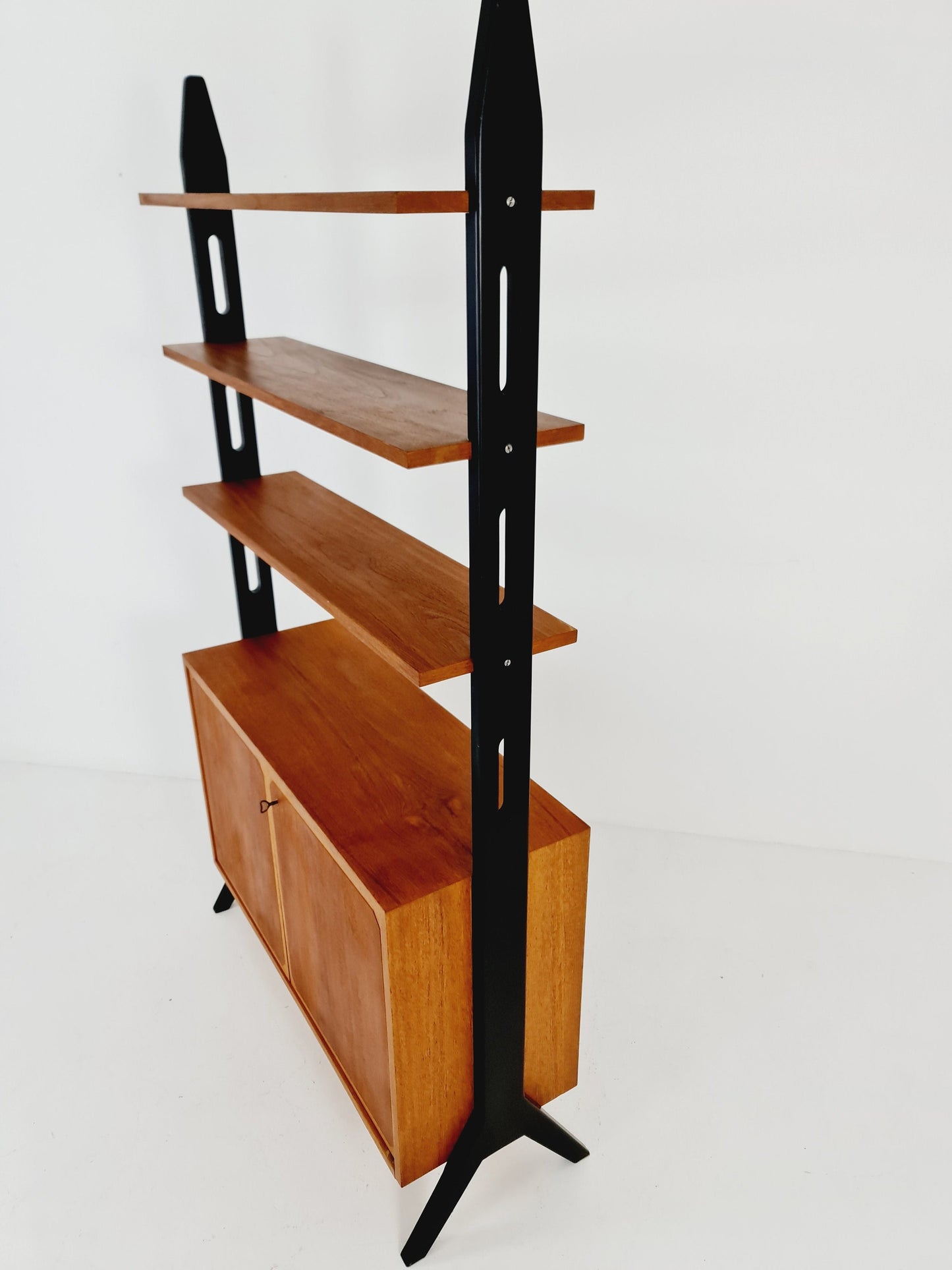 Danish freestanding Midcentury vintage bookshelf system / bookcase teak by Bengt Ruda Model ”Roxen”, 1960s
