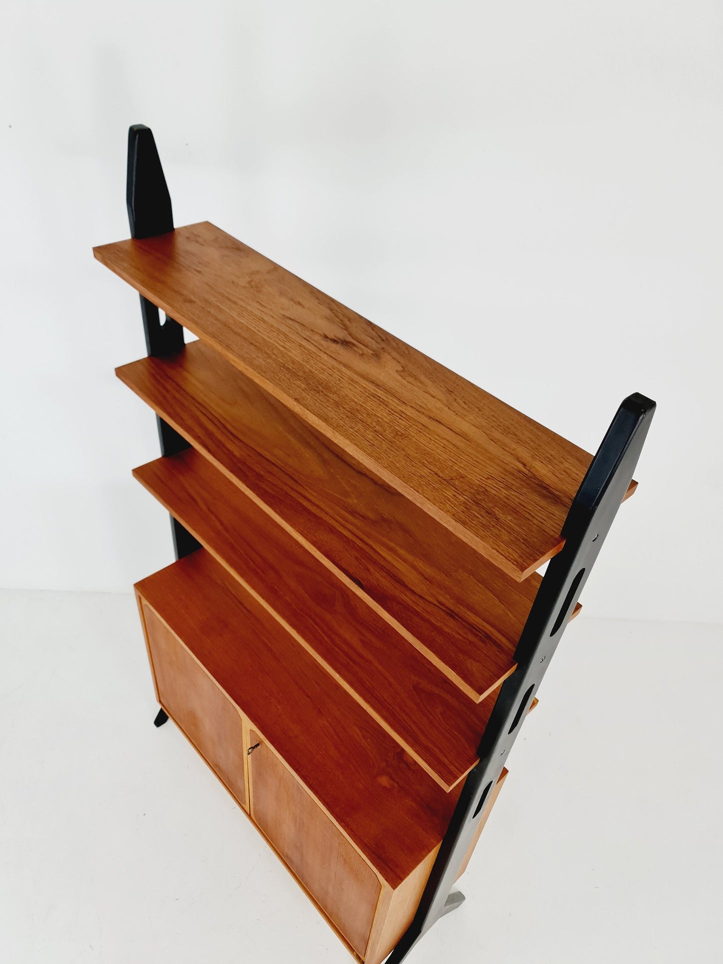 Danish freestanding Midcentury vintage bookshelf system / bookcase teak by Bengt Ruda Model ”Roxen”, 1960s