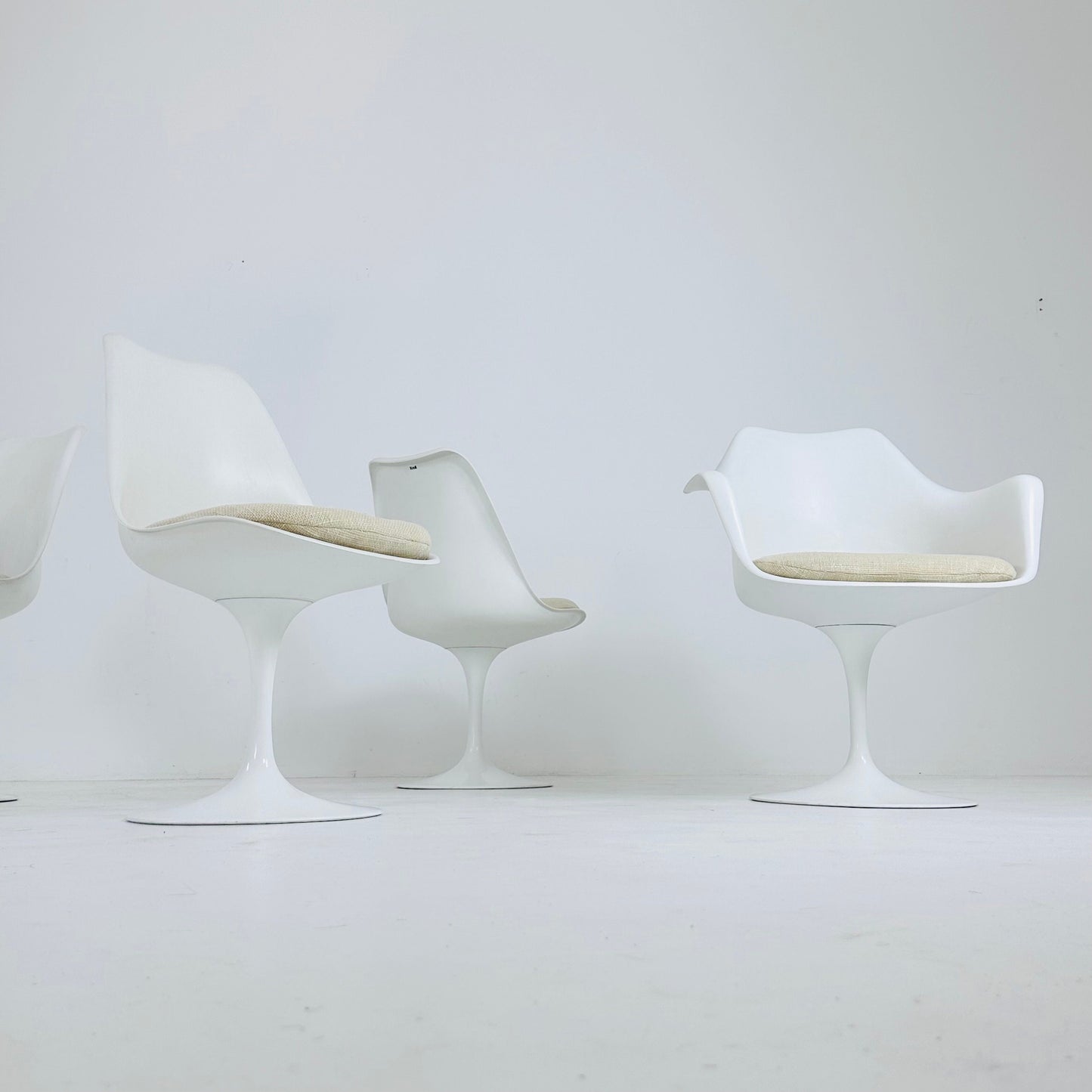 Classic Tulip dining chairs designed by Eero Saarinen for Knoll International 1970s