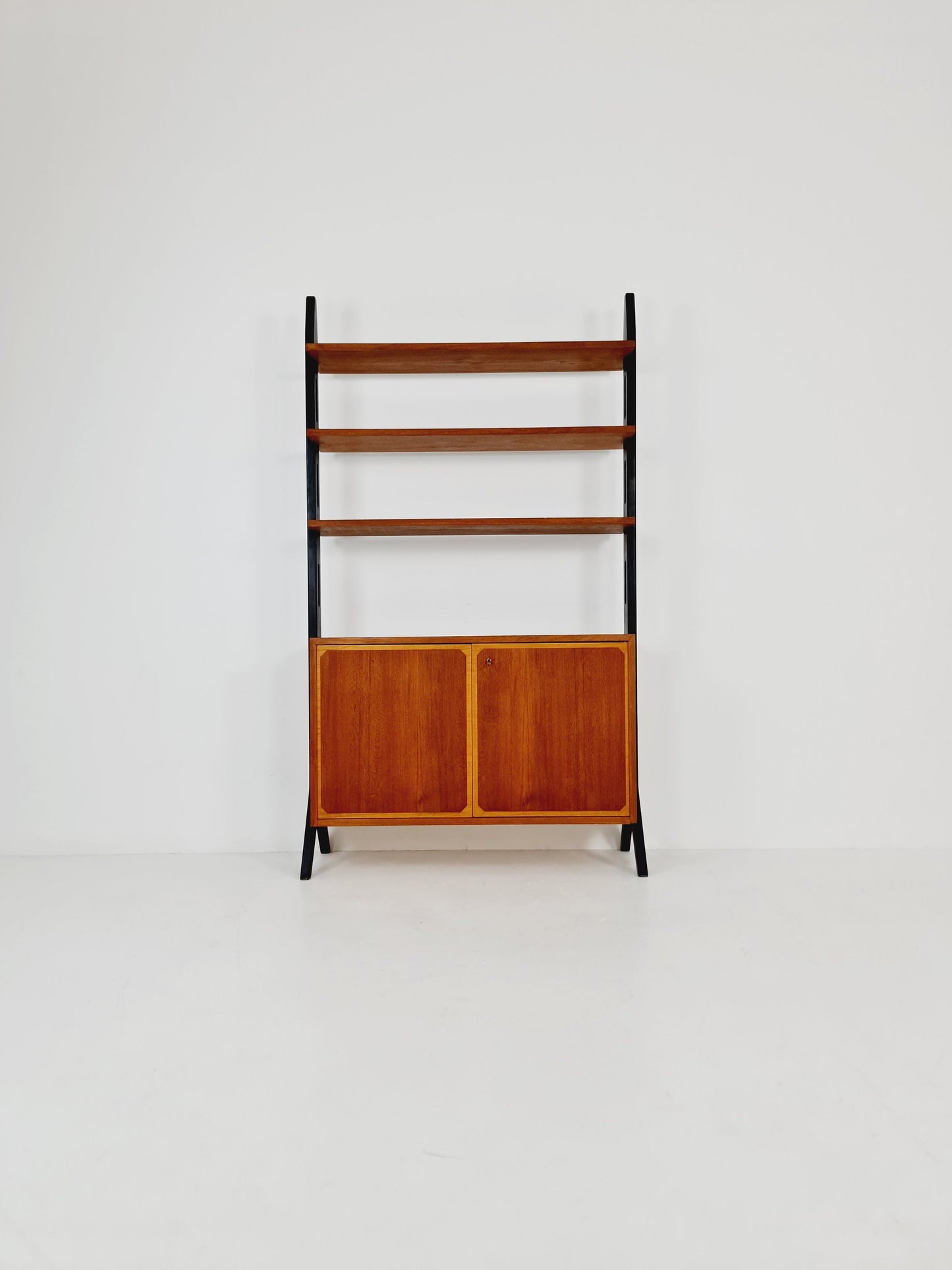 Danish freestanding Midcentury vintage bookshelf system / bookcase teak by Bengt Ruda Model ”Roxen”, 1960s