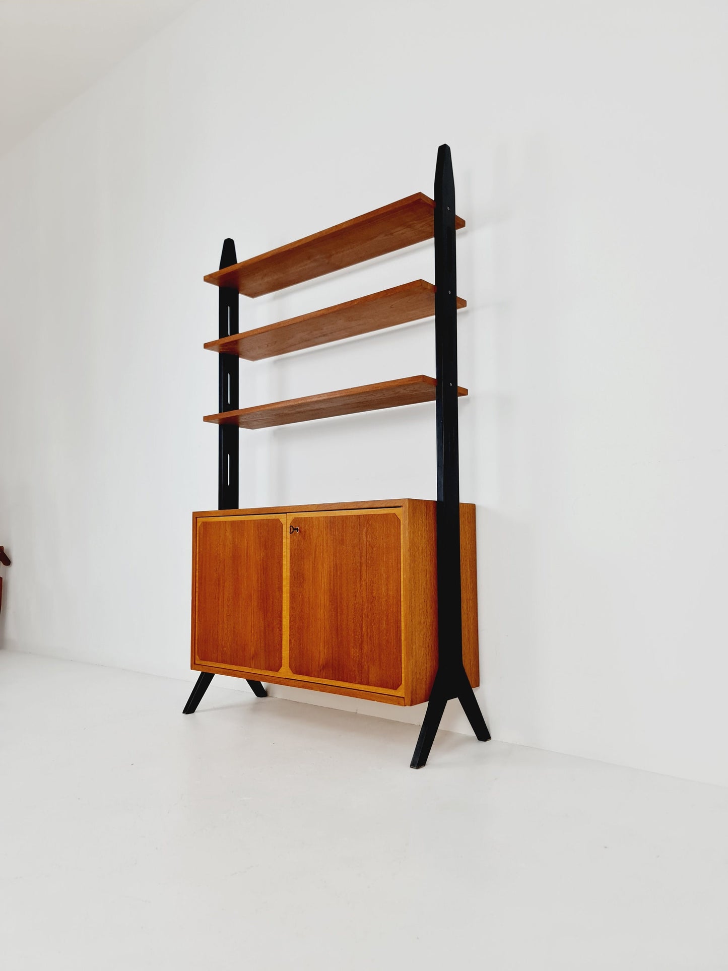 Danish freestanding Midcentury vintage bookshelf system / bookcase teak by Bengt Ruda Model ”Roxen”, 1960s