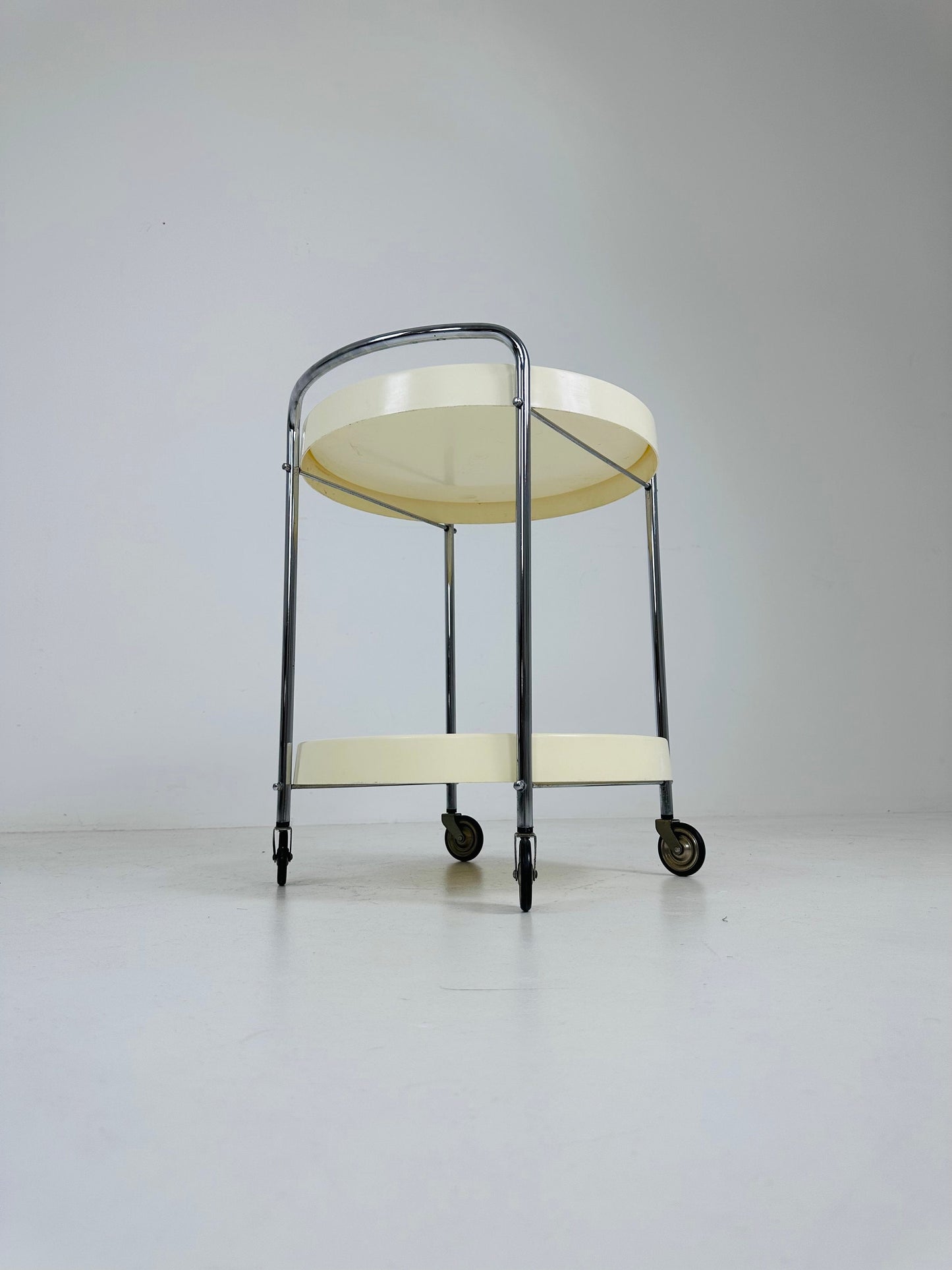 Mid-century Plastic and metal chrome round Italian bar Trolley 1950s