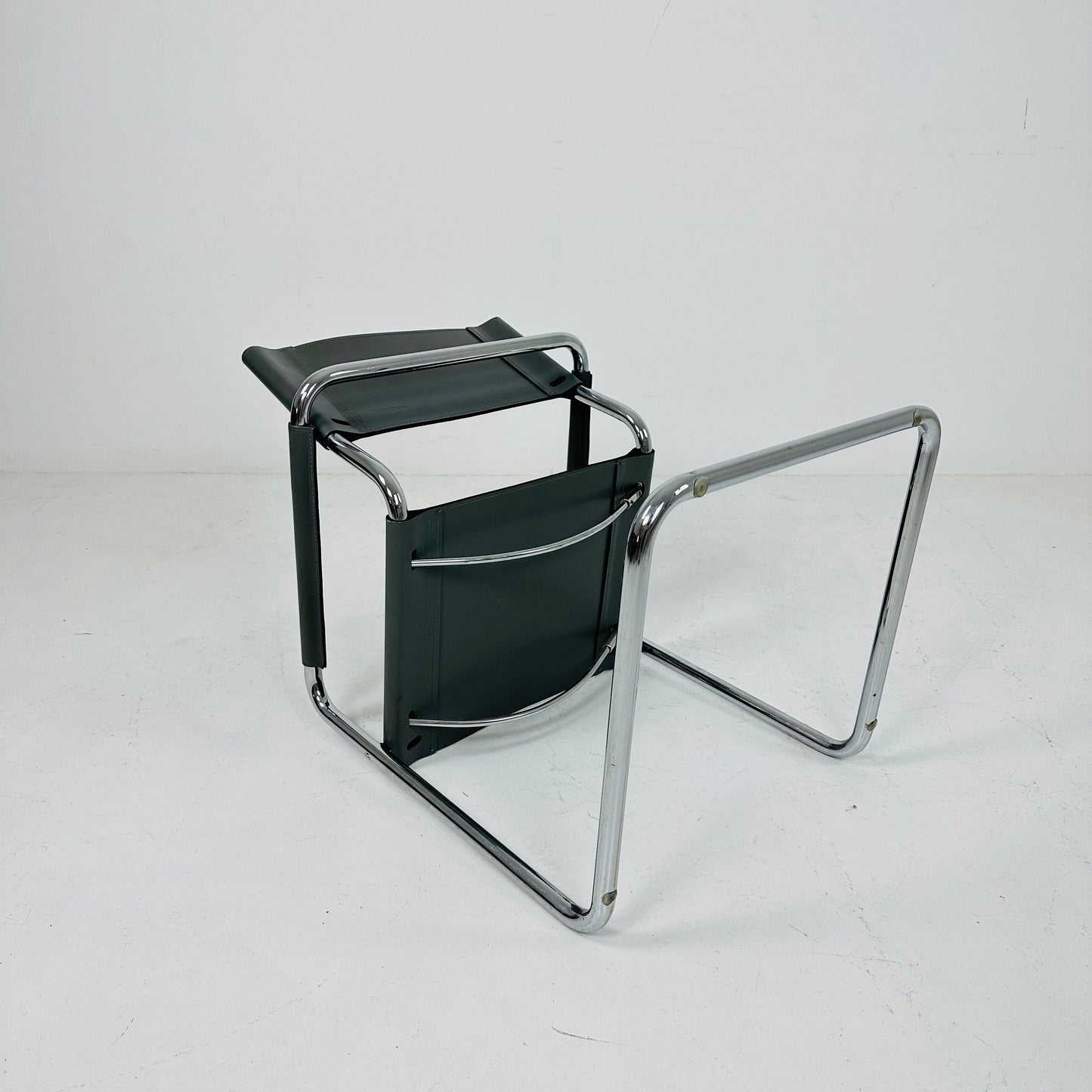 vintage Matteo Grassi Mg5 leather cantilevered chairs by Mart Stam italy 1980s