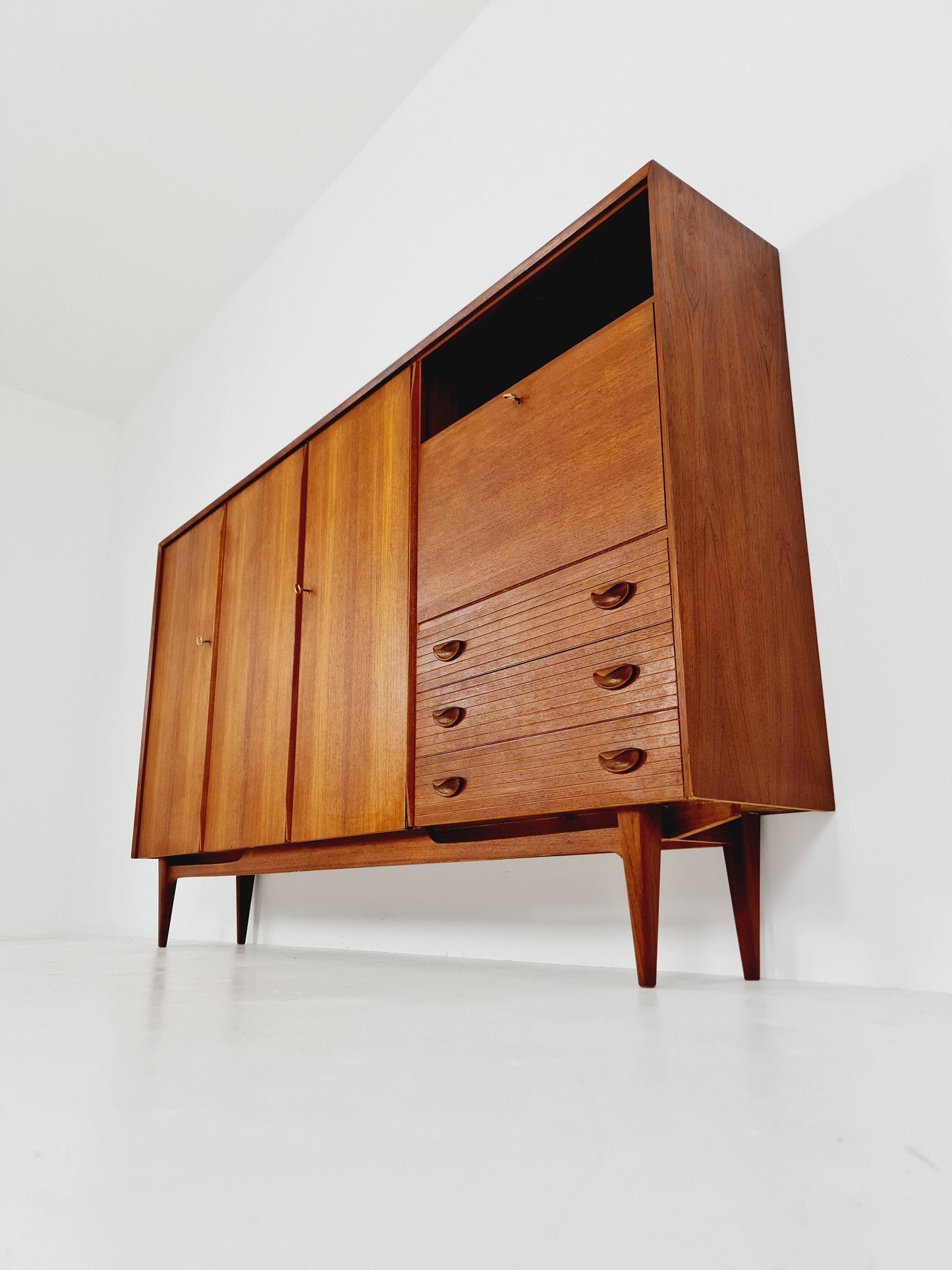 Grandeur Mid-Century German vintage highboard, Sideboard by Ernst Dieter Hilker for Omnia 1960s