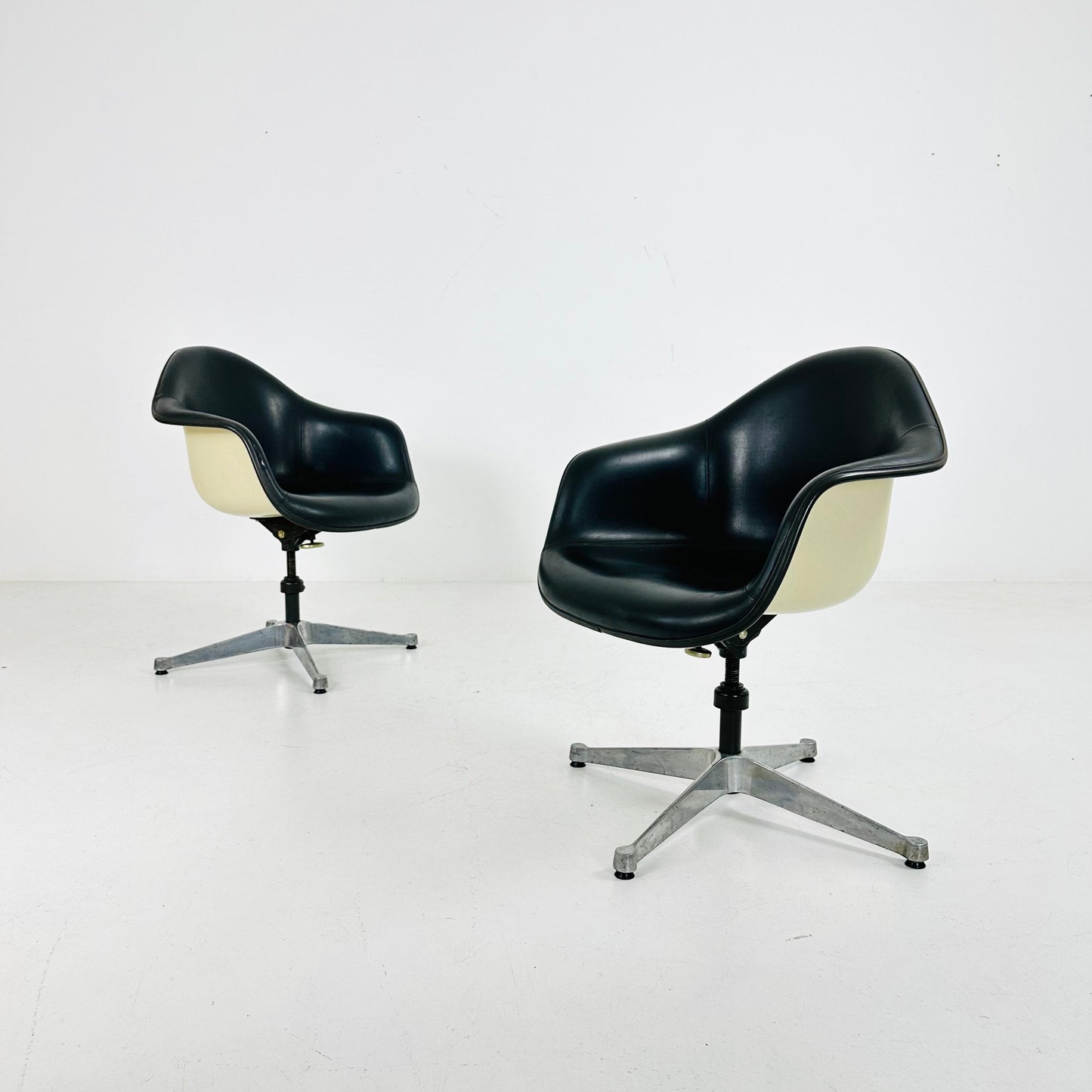 Fiberglass Swivel Chairs by Ray & Charles Eames for Herman Miller, 1960s