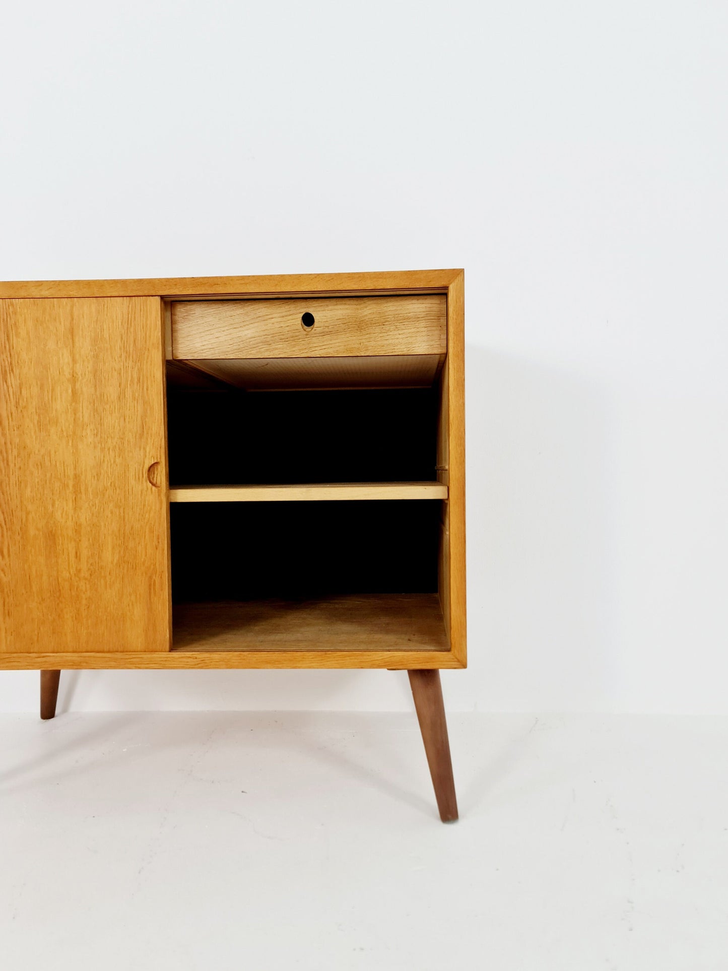 Mid-century Danish vintage Oak hallway cabinet, sideboard, By cadovious 1960s