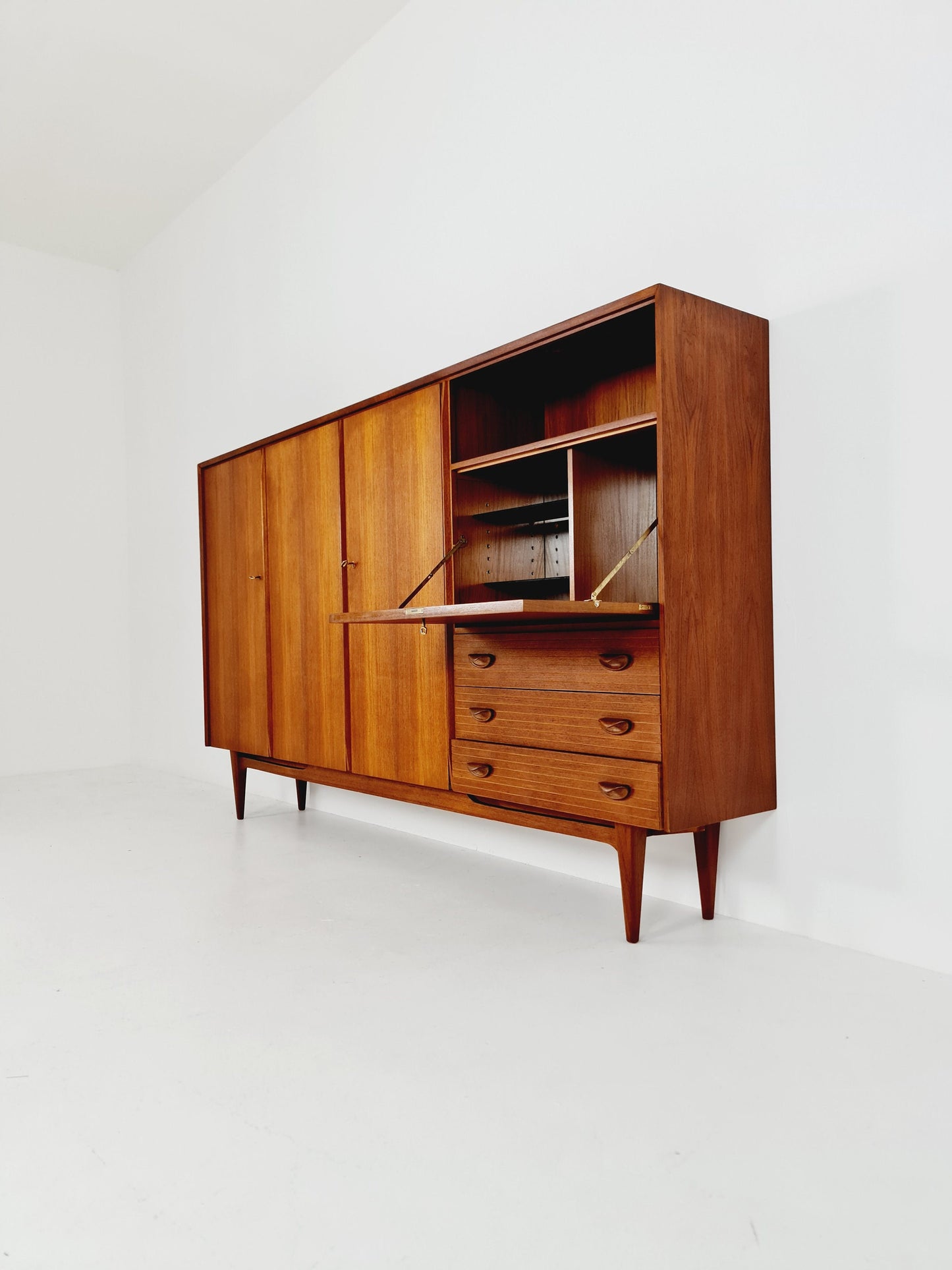 Grandeur Mid-Century German vintage highboard, Sideboard by Ernst Dieter Hilker for Omnia 1960s