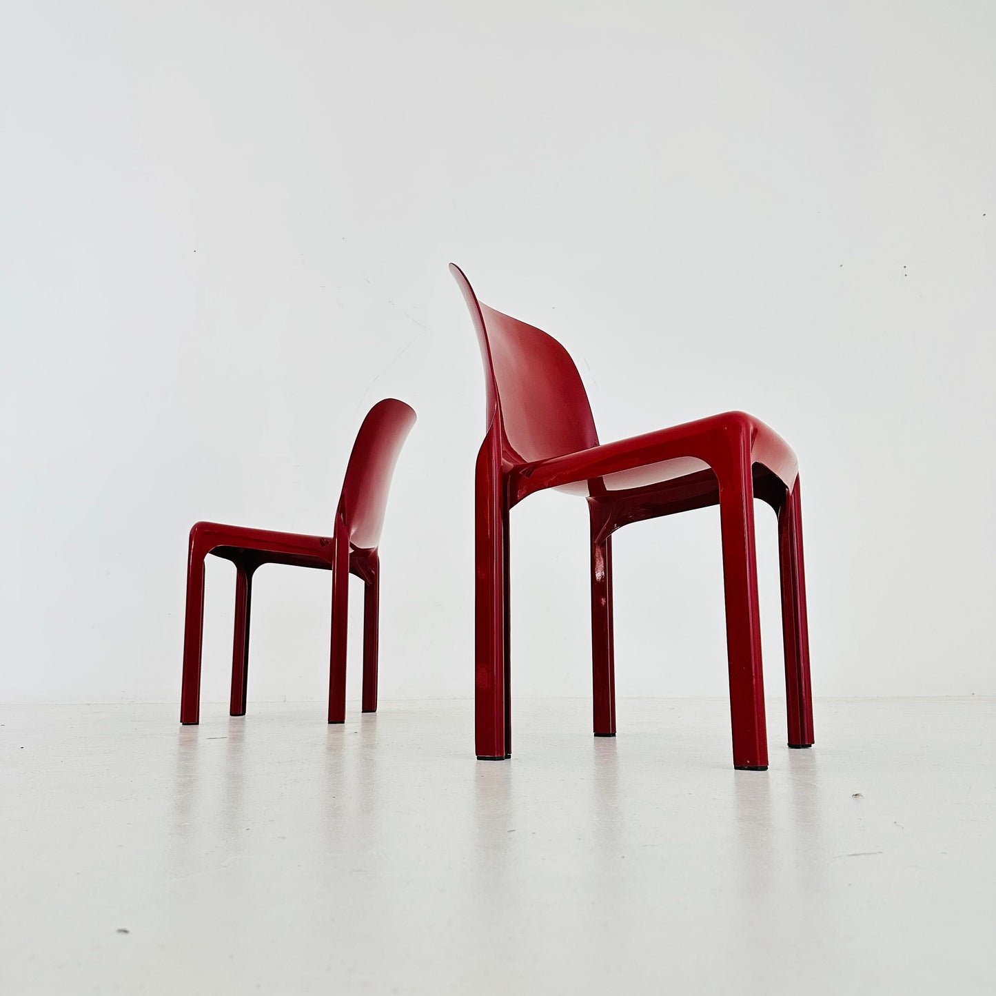 Set of 2 Vintage Red Selene Fiberglass Chair by Vico Magistretti for Artemide 1968