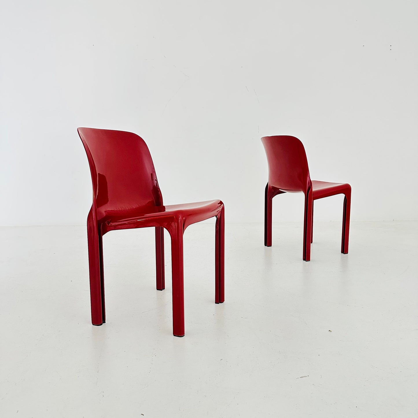 Set of 2 Vintage Red Selene Fiberglass Chair by Vico Magistretti for Artemide 1968