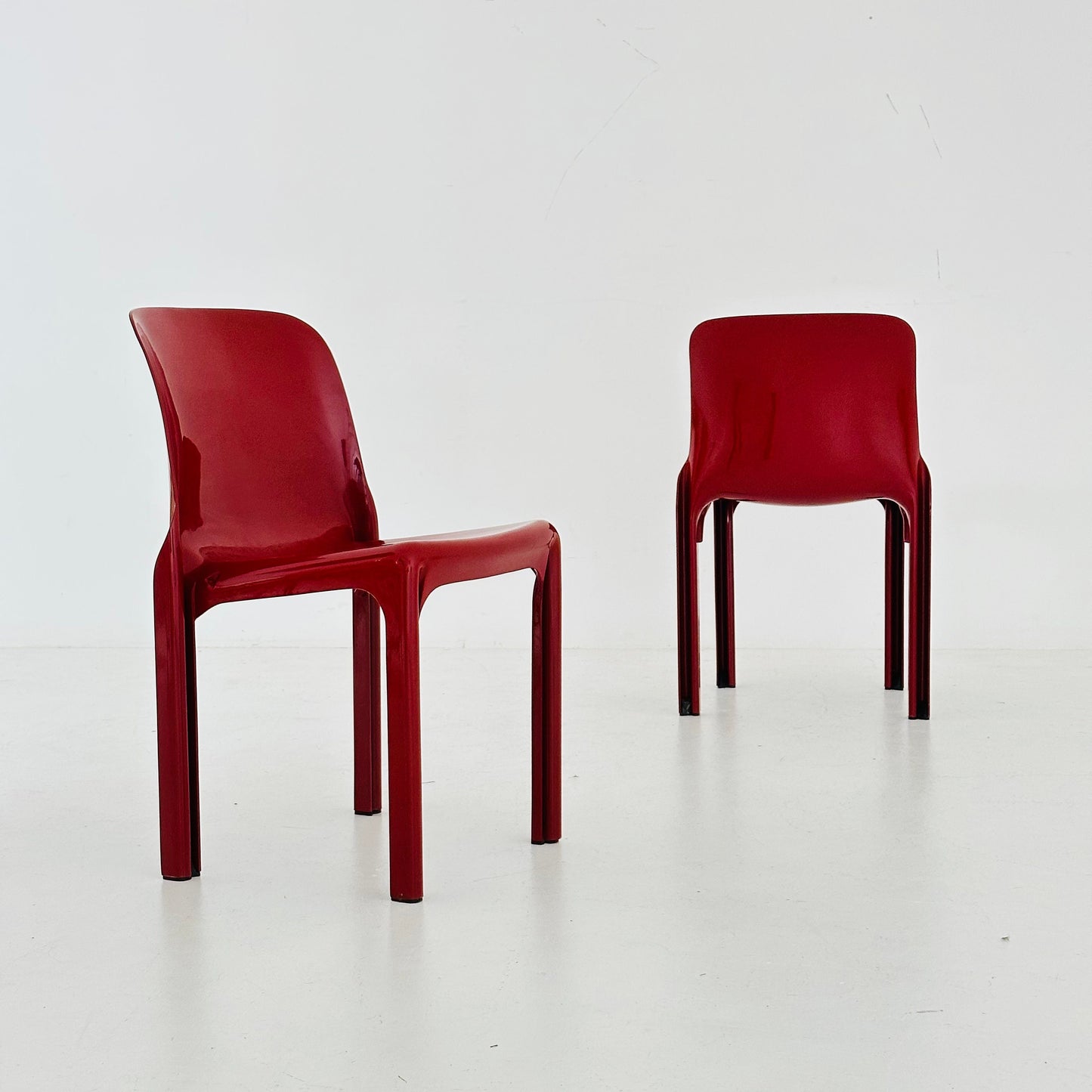 Set of 2 Vintage Red Selene Fiberglass Chair by Vico Magistretti for Artemide 1968