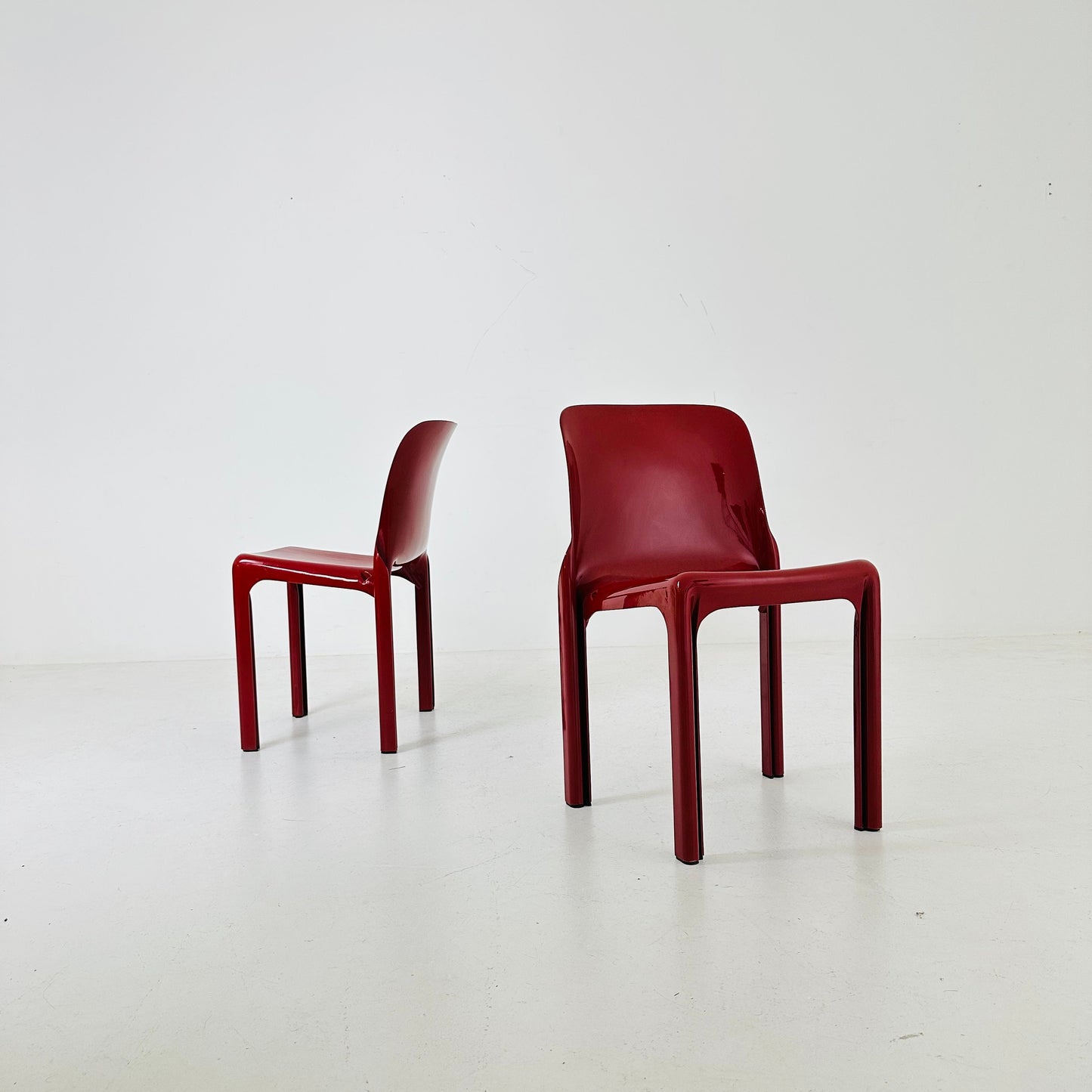 Set of 2 Vintage Red Selene Fiberglass Chair by Vico Magistretti for Artemide 1968
