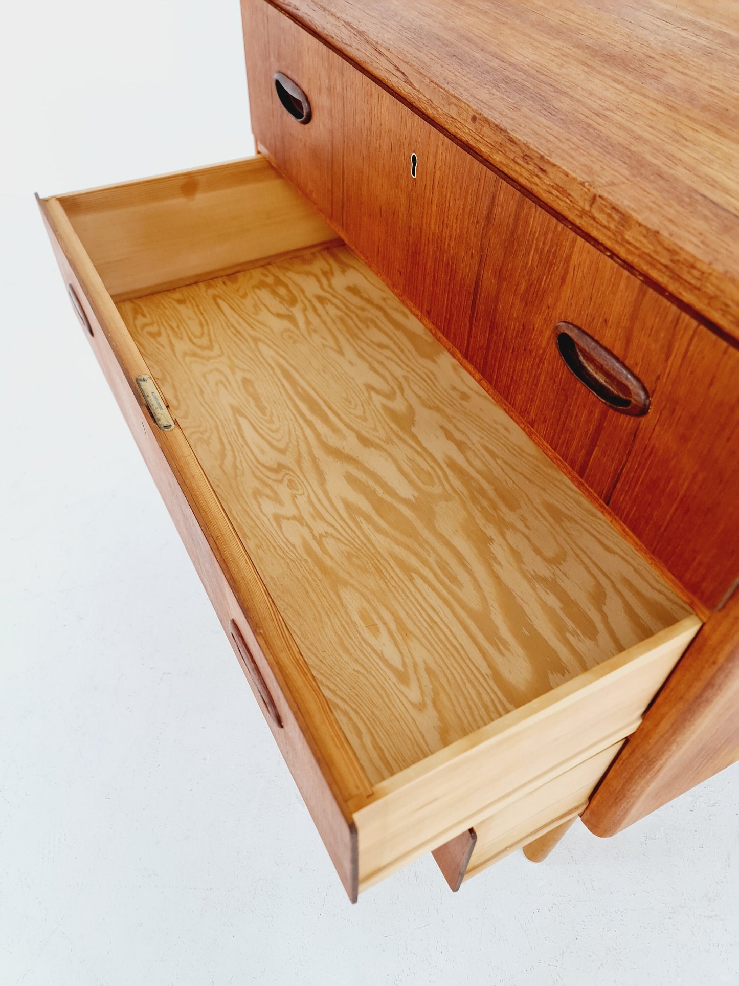 Midcentury danish design chest of drawers / drawer dresser /3 drawers cabinet, 1960s