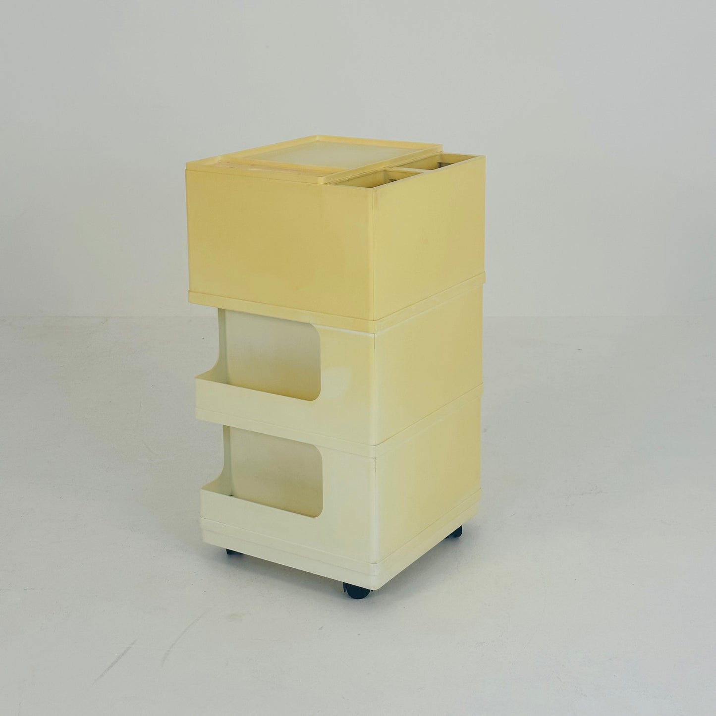 Rolling Artists trolley by Giovanni Pelis for Stile Neolt 1980s