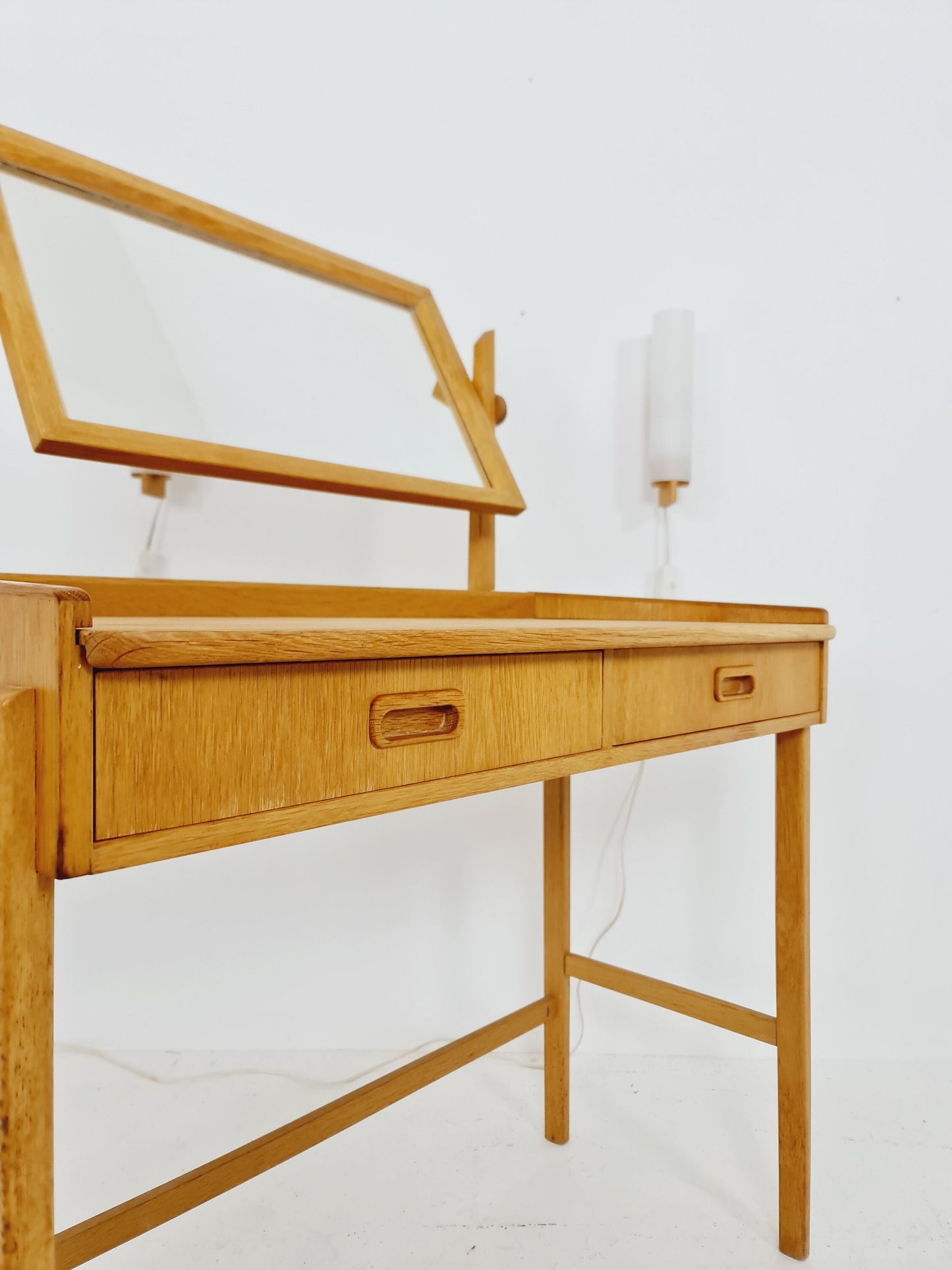 Mid Century Modern Danish Oak vanity table/ make up with mirror and 2 solid oak Luxus wall lamps, 1960s