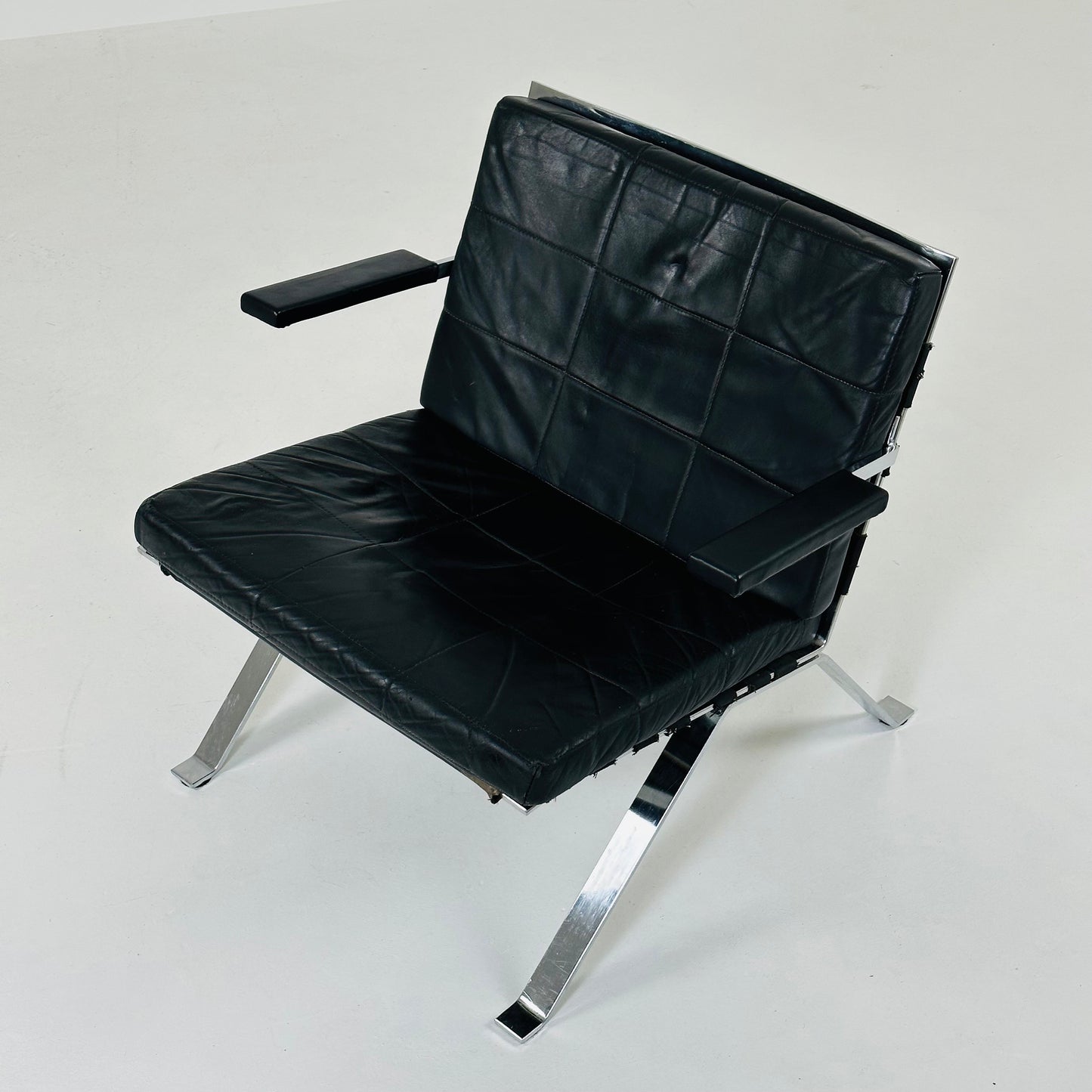 Mid century leather lounge Euro chair by Hans Eichenberger for Girsberger - 1960s Switzerland