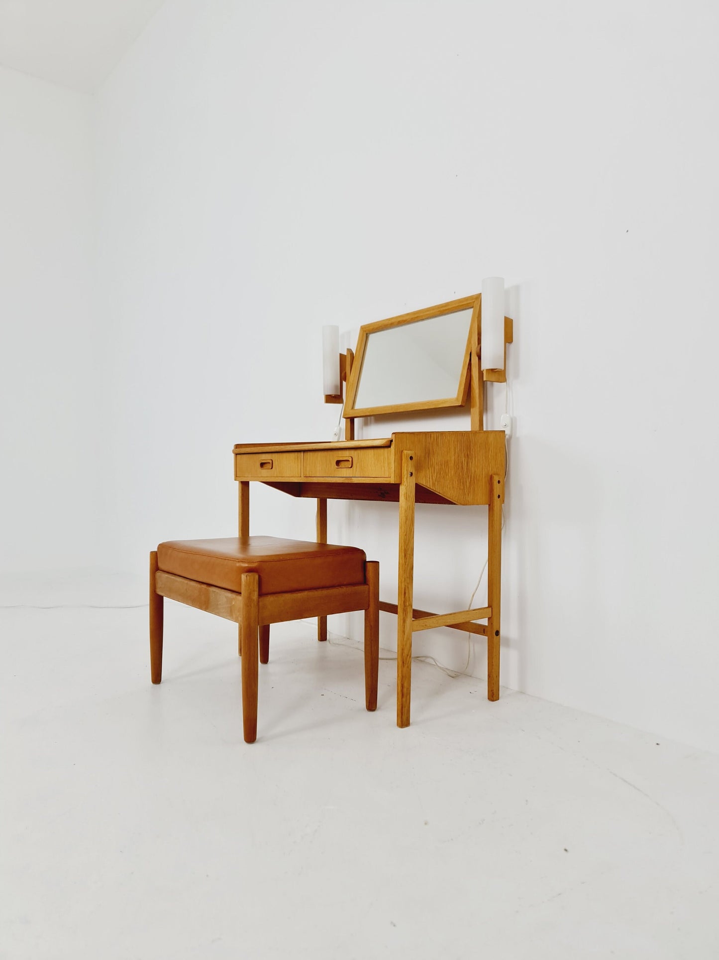 Mid Century Modern Danish Oak vanity table/ make up with mirror and 2 solid oak Luxus wall lamps, 1960s