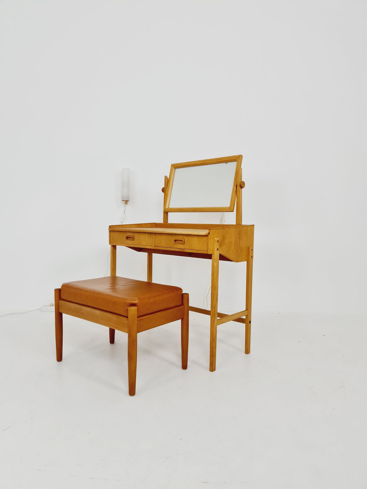 Mid Century Modern Danish Oak vanity table/ make up with mirror and 2 solid oak Luxus wall lamps, 1960s