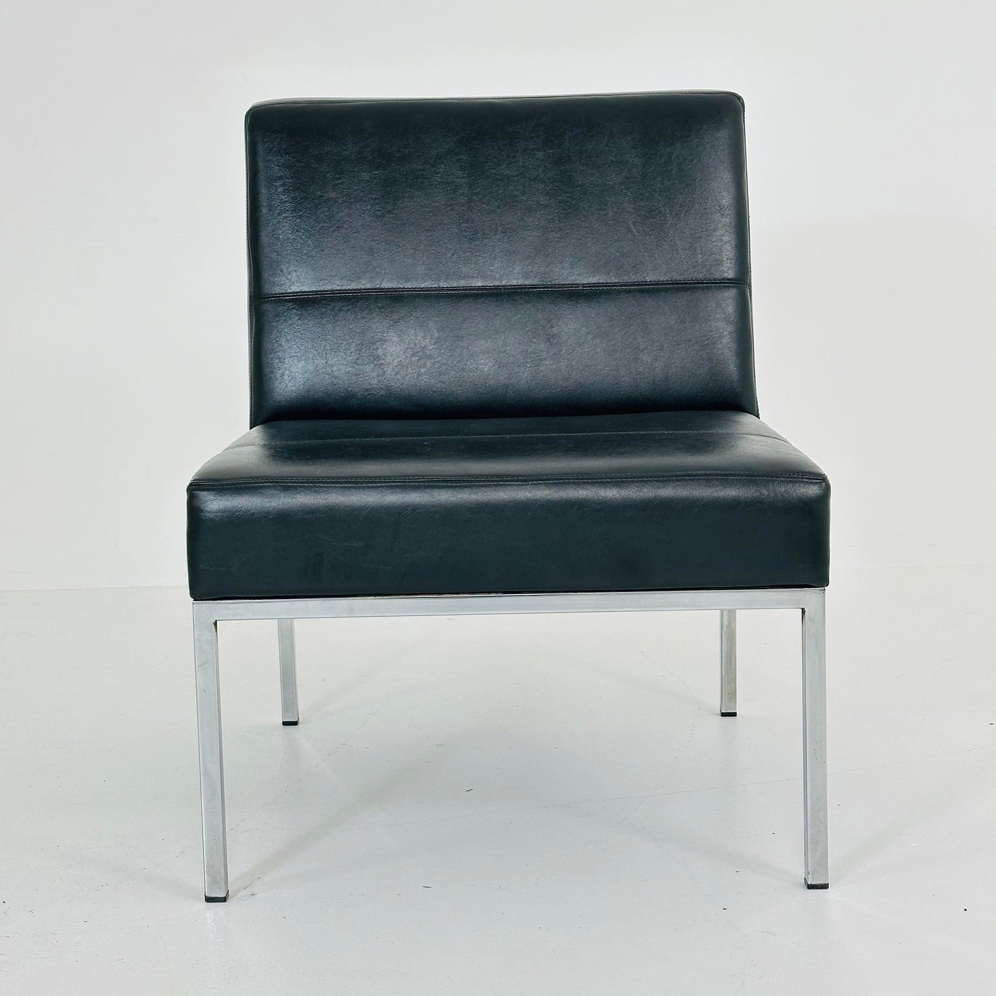 Thonet ,Bauhaus black leather lounge chair 1980s