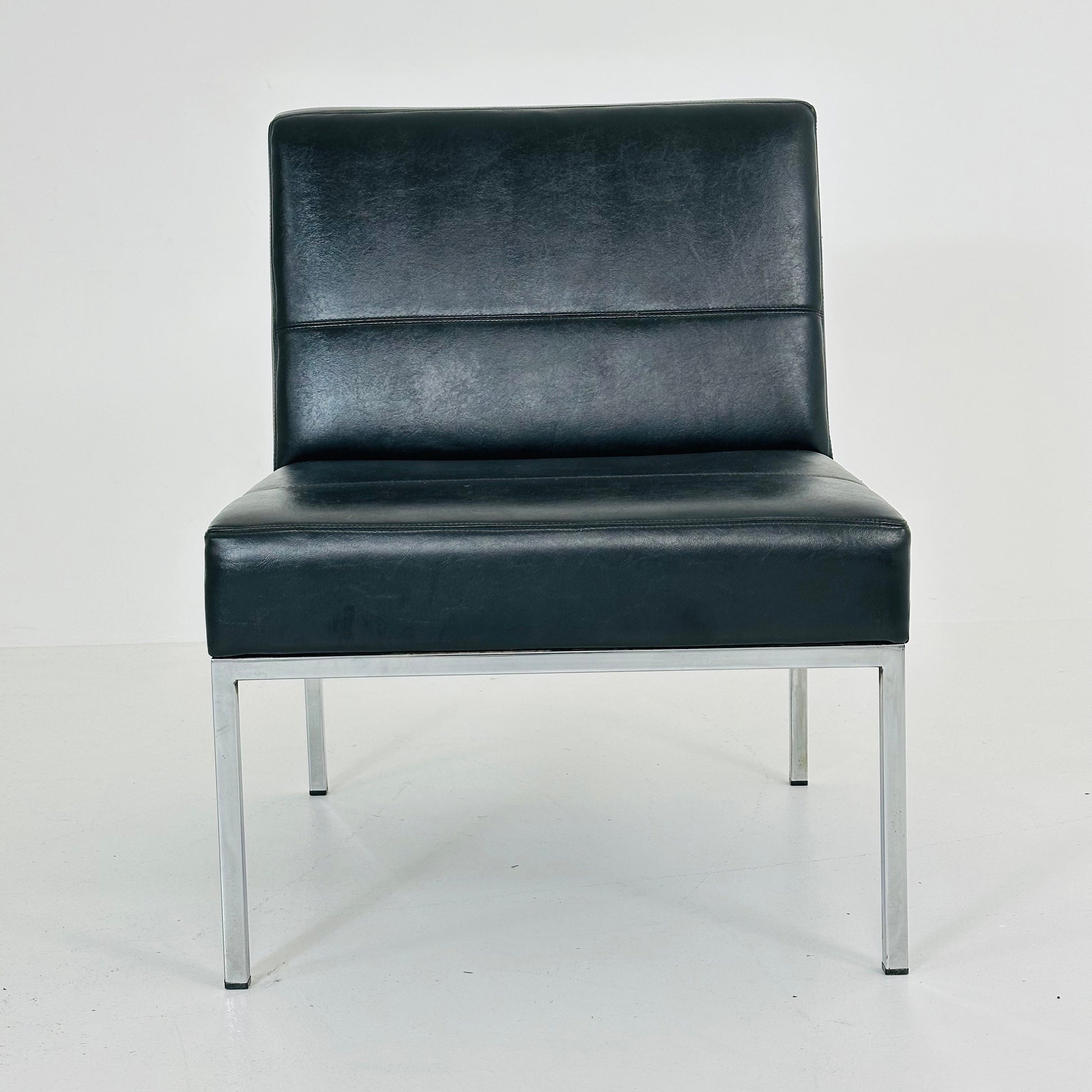 Thonet ,Bauhaus black leather lounge chair 1980s
