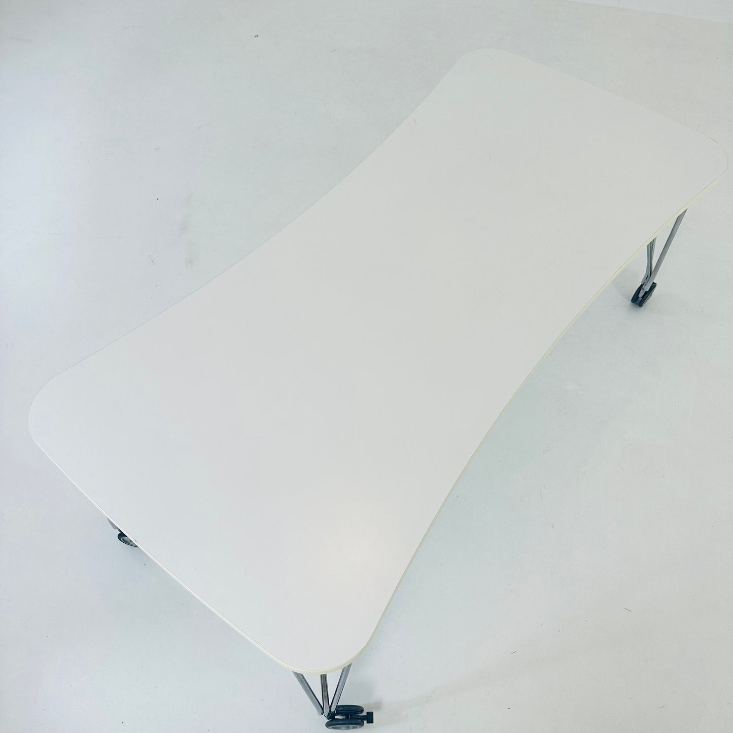 Max white desk designer by Ferruccio Laviani for Kartell Italy 1990s