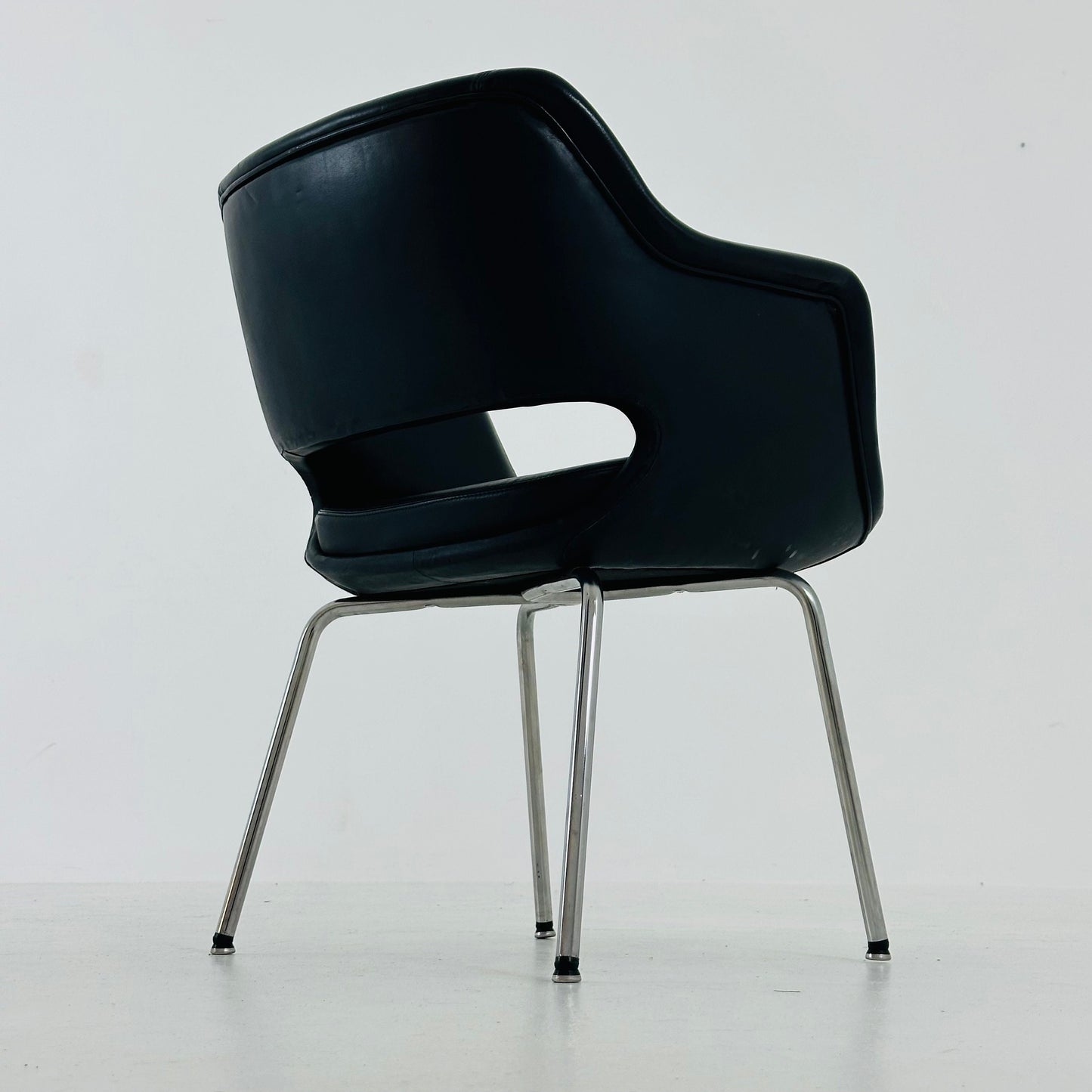 Mid century Olli Mannermaa black Leather Kilta armchair by Eugen Schmidt & Cassina Martela 1970s