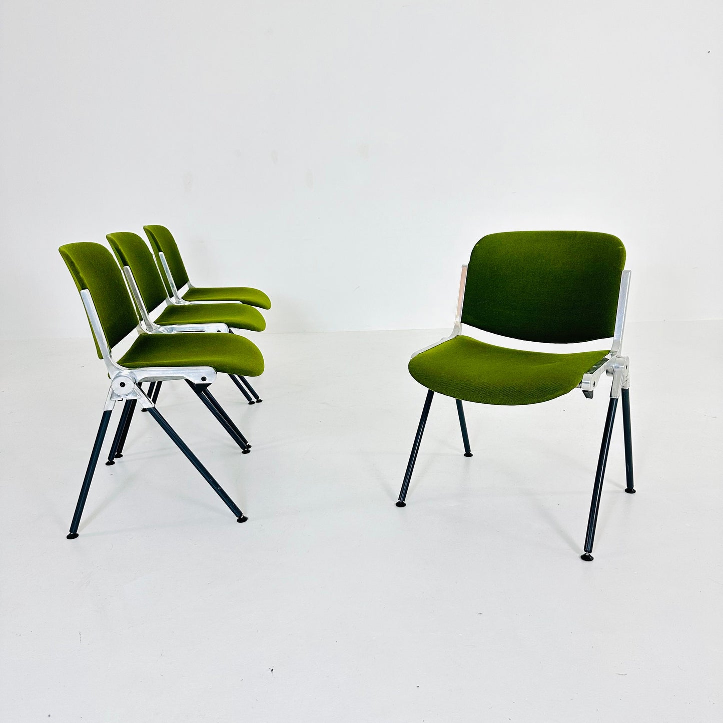 Set of 4 Italian Mid-Century Modern DSC Chairs by Giancarlo Piretti for Castelli / Anonima Castelli, 1970s