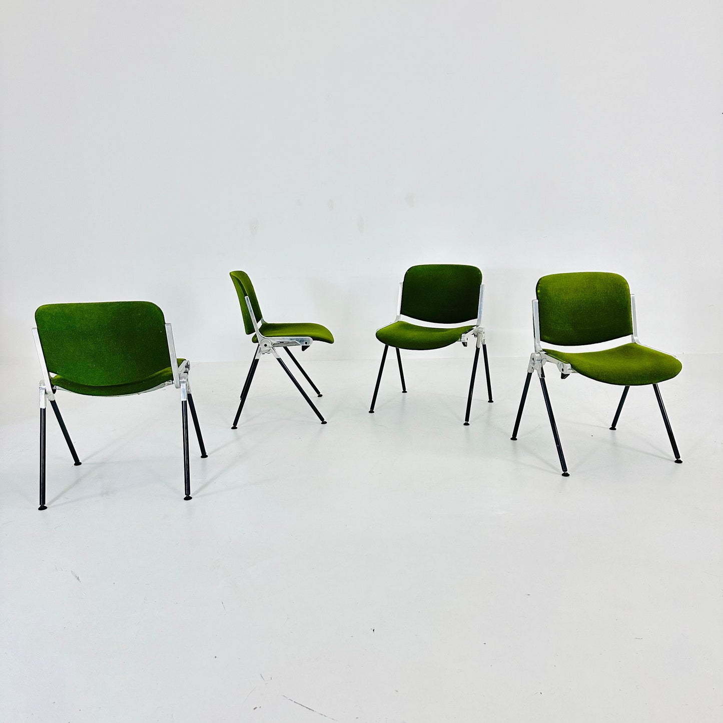 Set of 4 Italian Mid-Century Modern DSC Chairs by Giancarlo Piretti for Castelli / Anonima Castelli, 1970s