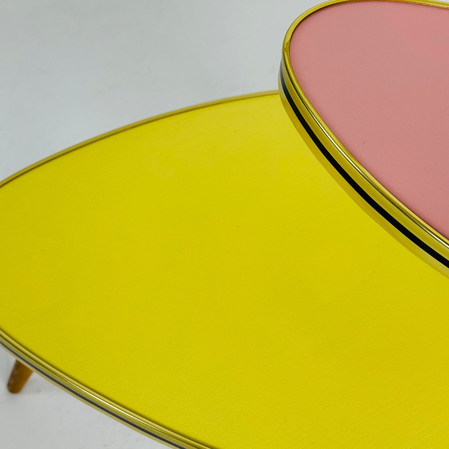 Retro 1950s German Plant Stand, Colorful Vintage Mid-Century Minimalist Indoor Plant Stand Side Table Retro flower table