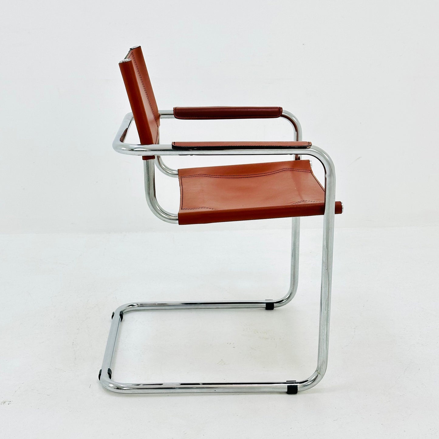 Mid Century Cognac Marcel Breuer -style Mart Stam S34 armchair / Bauhaus design / 1980s