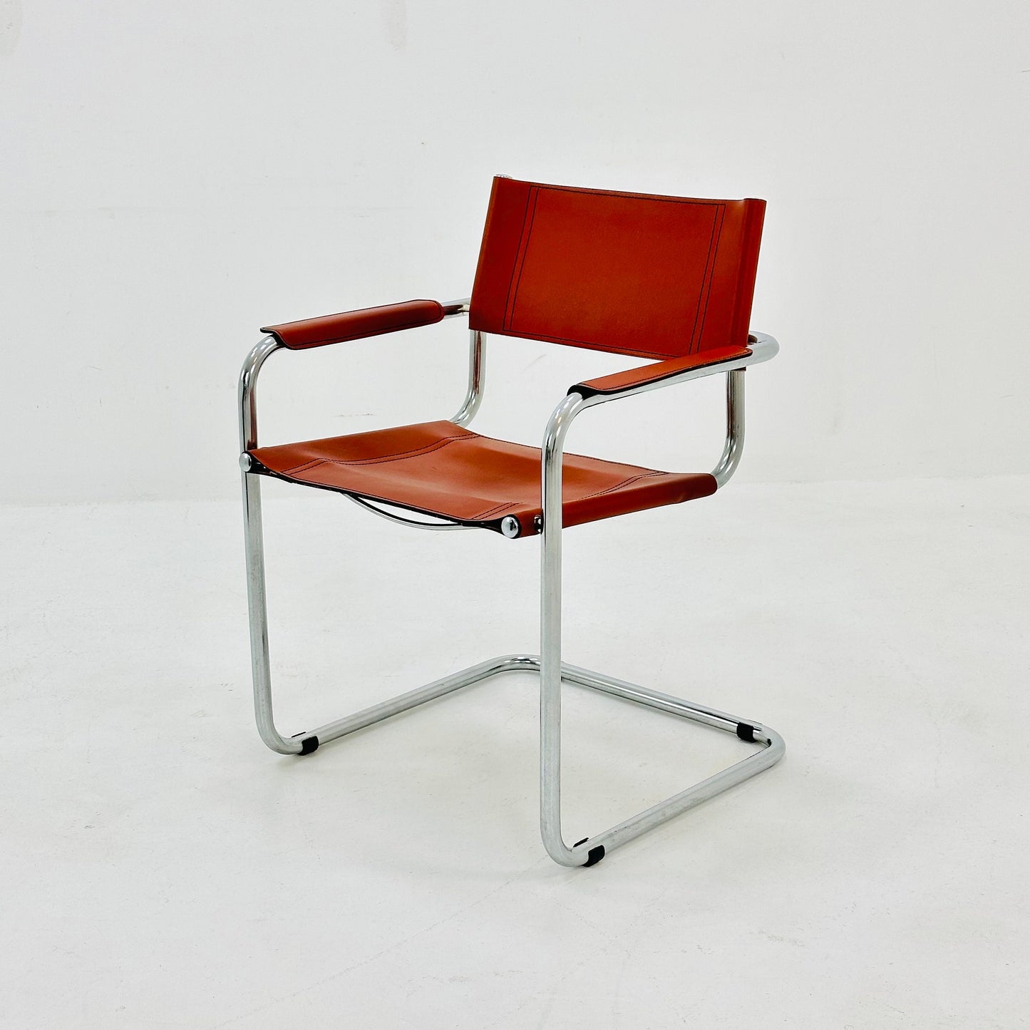 Mid Century Cognac Marcel Breuer -style Mart Stam S34 armchair / Bauhaus design / 1980s