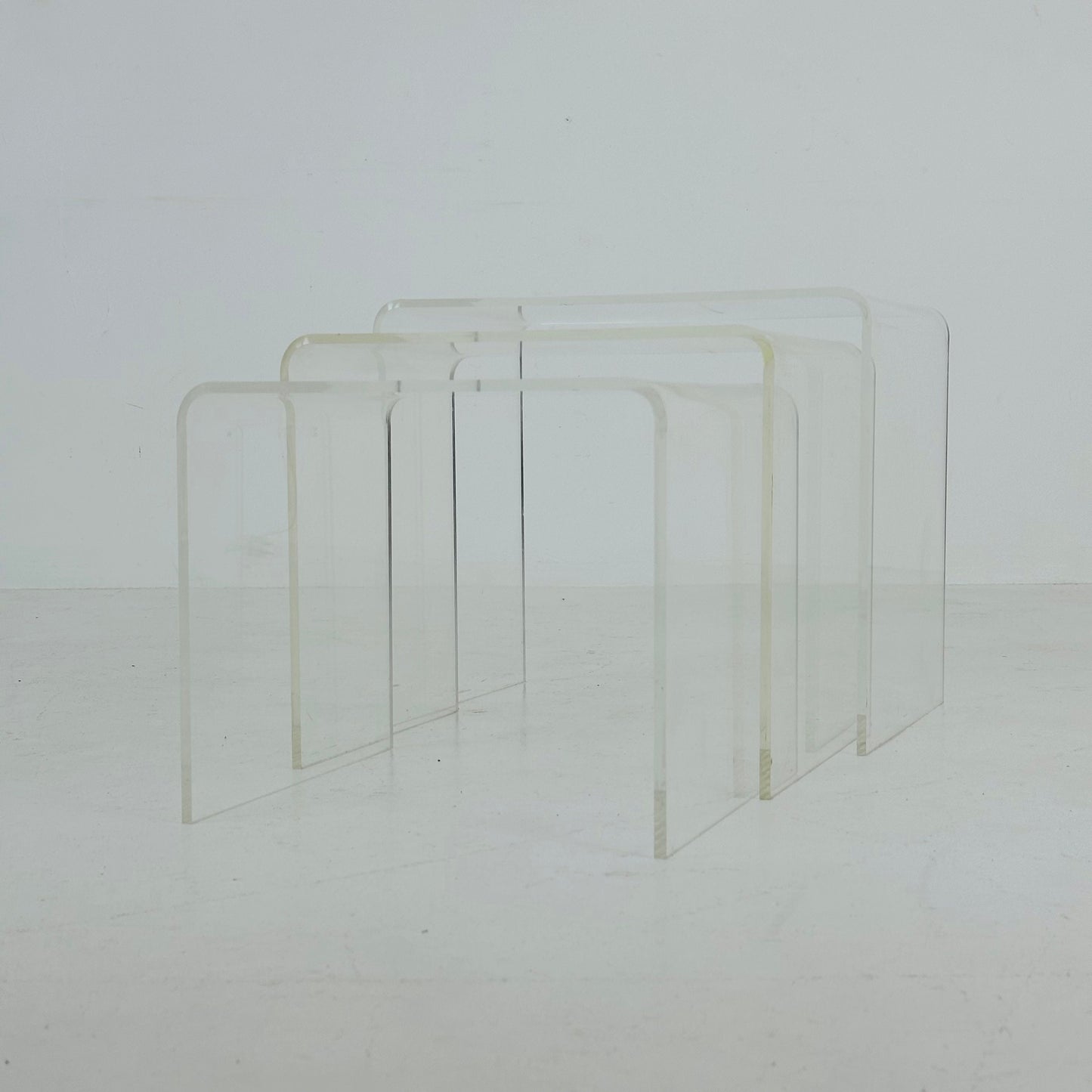 Mid-Century nesting tables made of acrylic glass, Italy, 1970s, set of 3