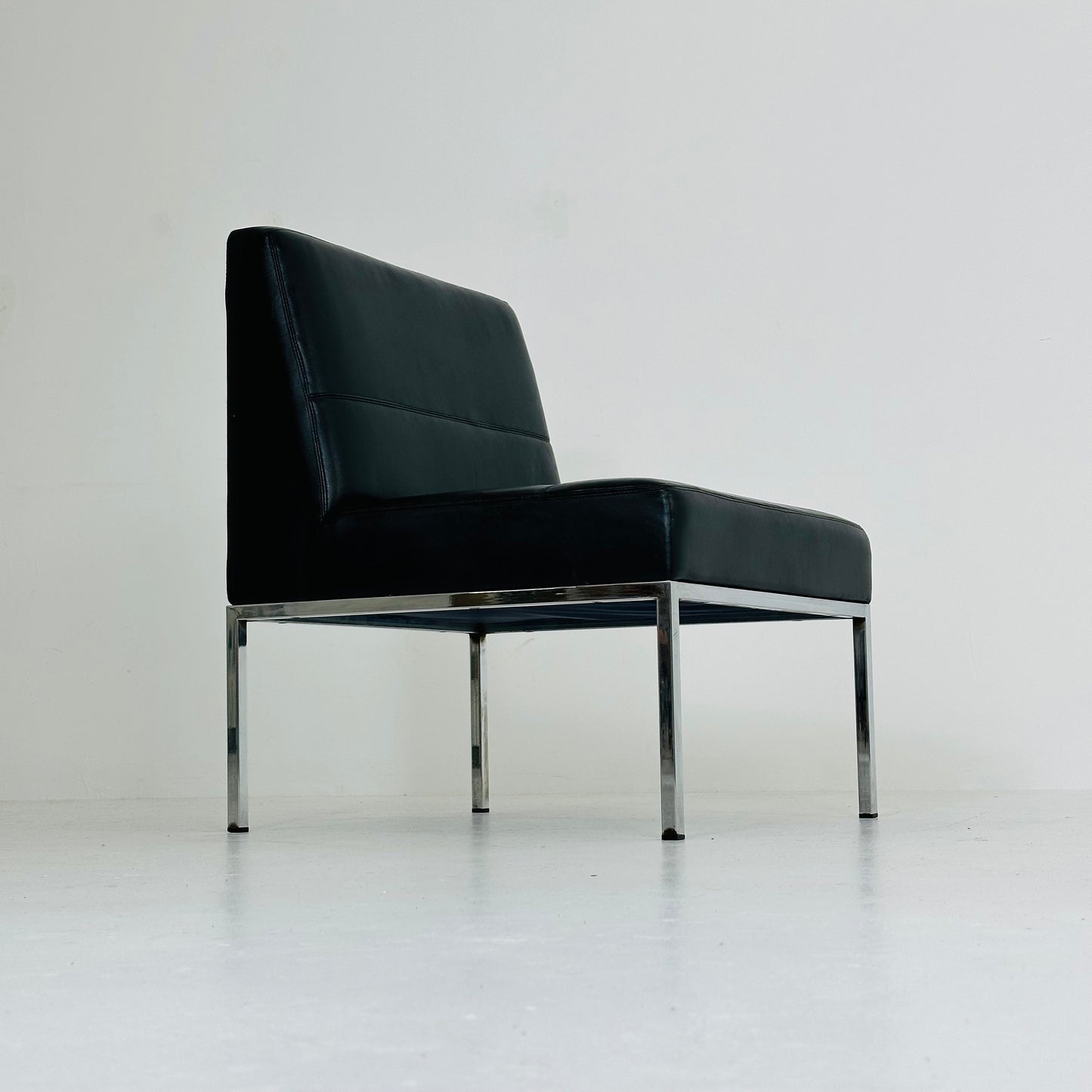Thonet ,Bauhaus black leather lounge chair 1980s