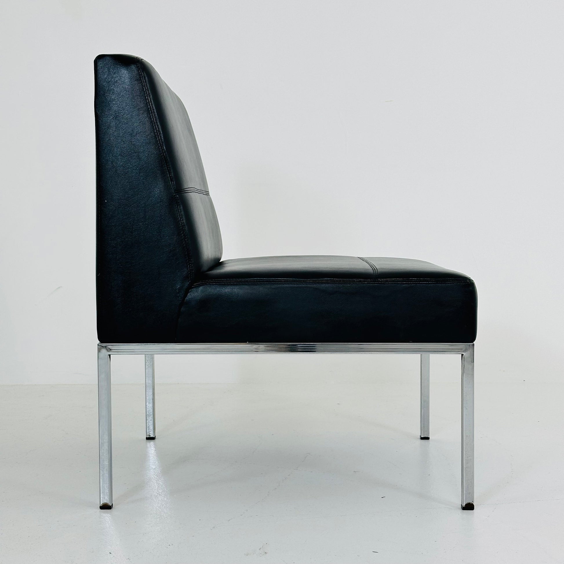 Thonet ,Bauhaus black leather lounge chair 1980s