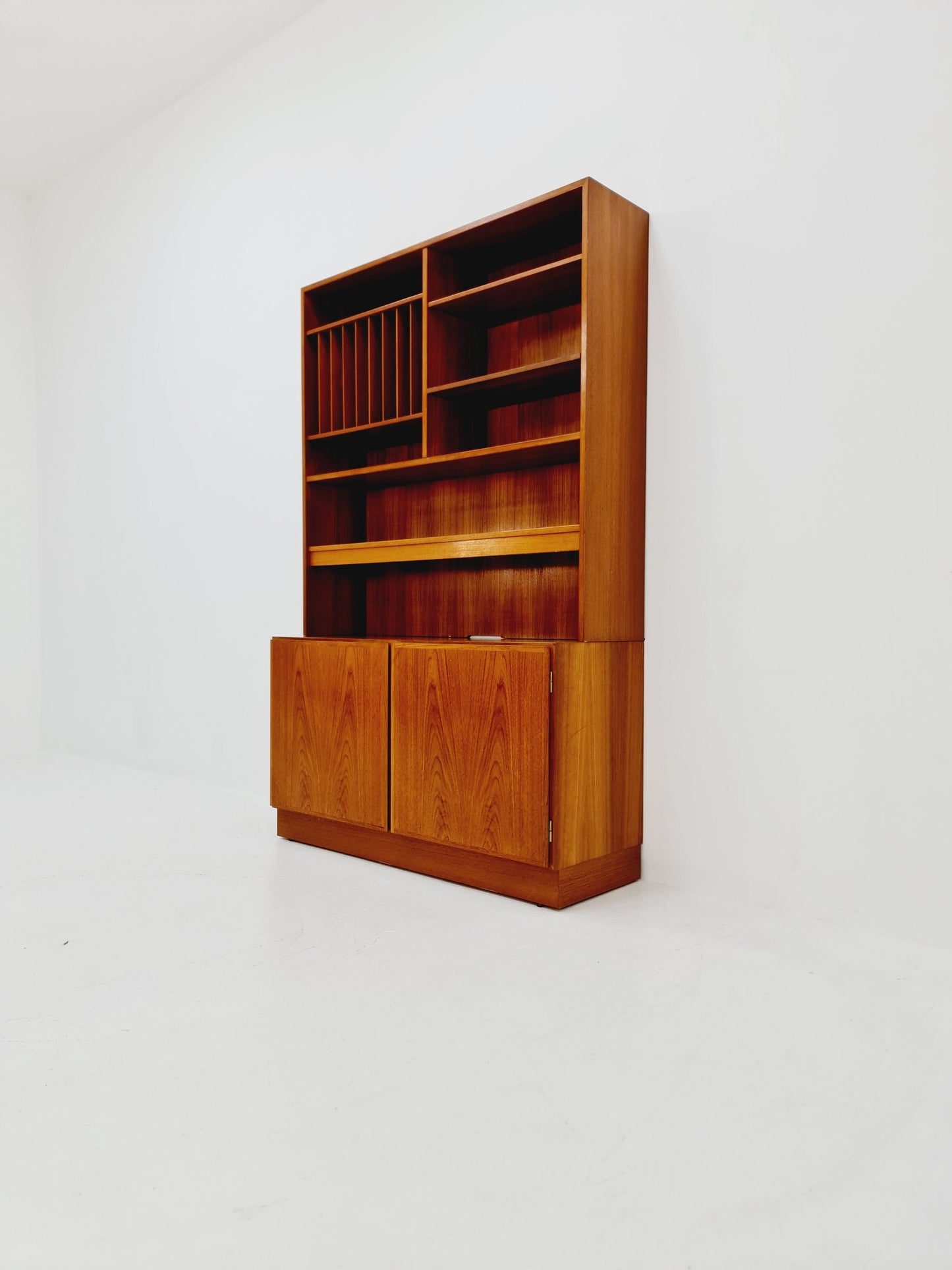 Danish freestanding vintage bookshelf system/ book case teak by Omman Jun , 1960s