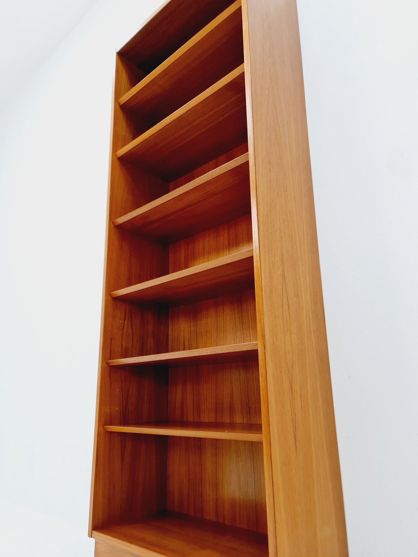 Danish freestanding vintage bookshelf system/ book case teak by Hundevad , 1960s