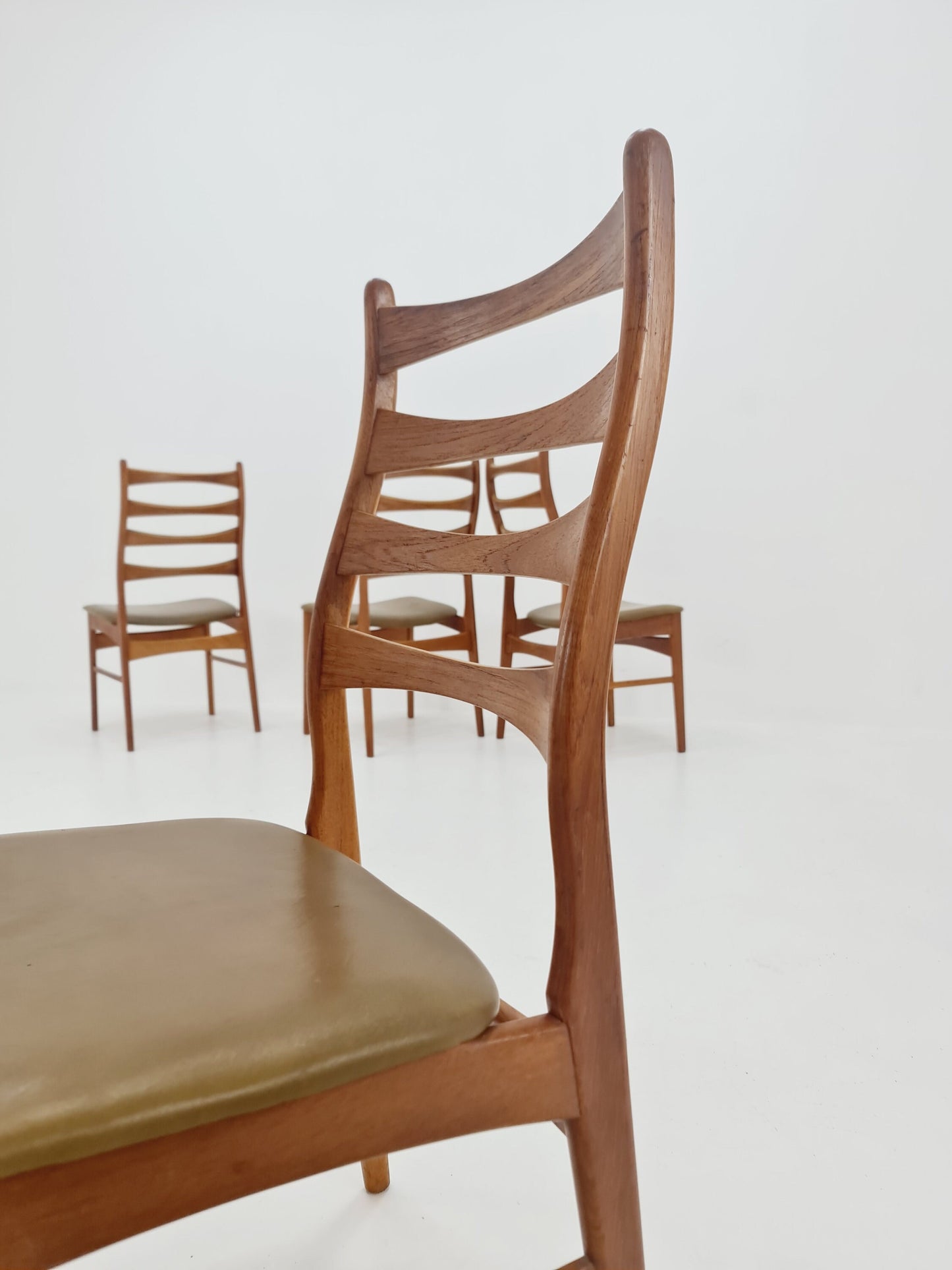 Danish teak with leather sits dining chairs by Viborg stolfabrik 1960s, set of 6