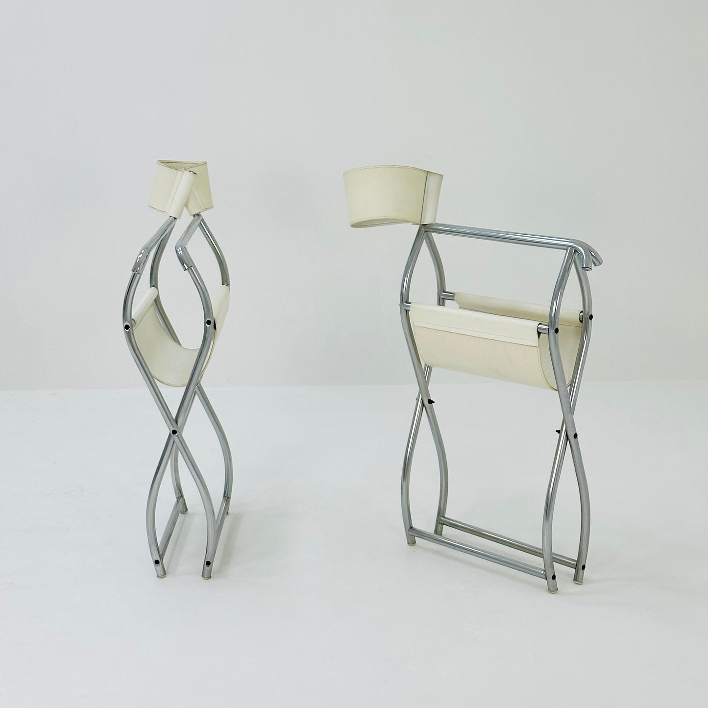 set of 2 mid -Century Modern Arrben director's chair in chrome and white leather 1980s