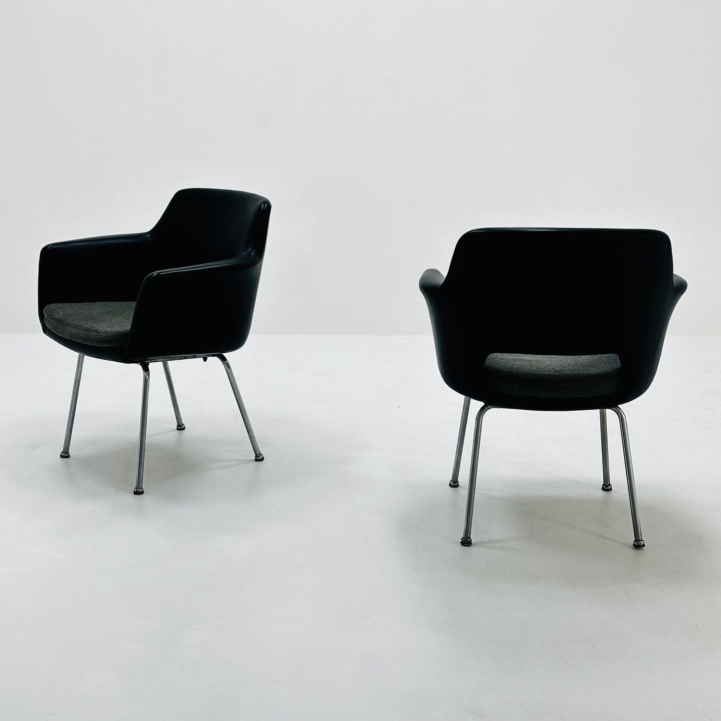 set of 2 Mid century Olli Mannermaa black Leather Kilta armchair by Eugen Schmidt & Cassina Martela 1970s