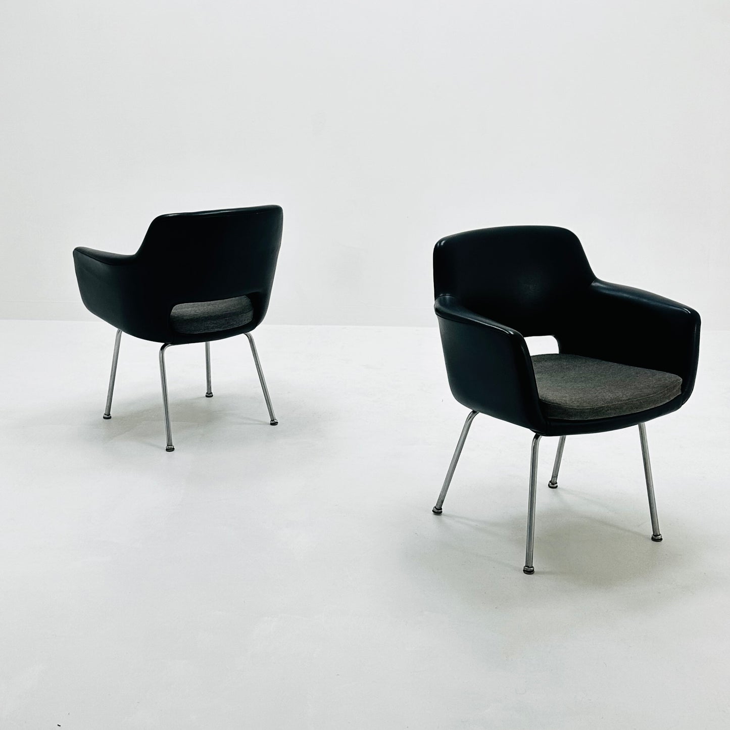 set of 2 Mid century Olli Mannermaa black Leather Kilta armchair by Eugen Schmidt & Cassina Martela 1970s
