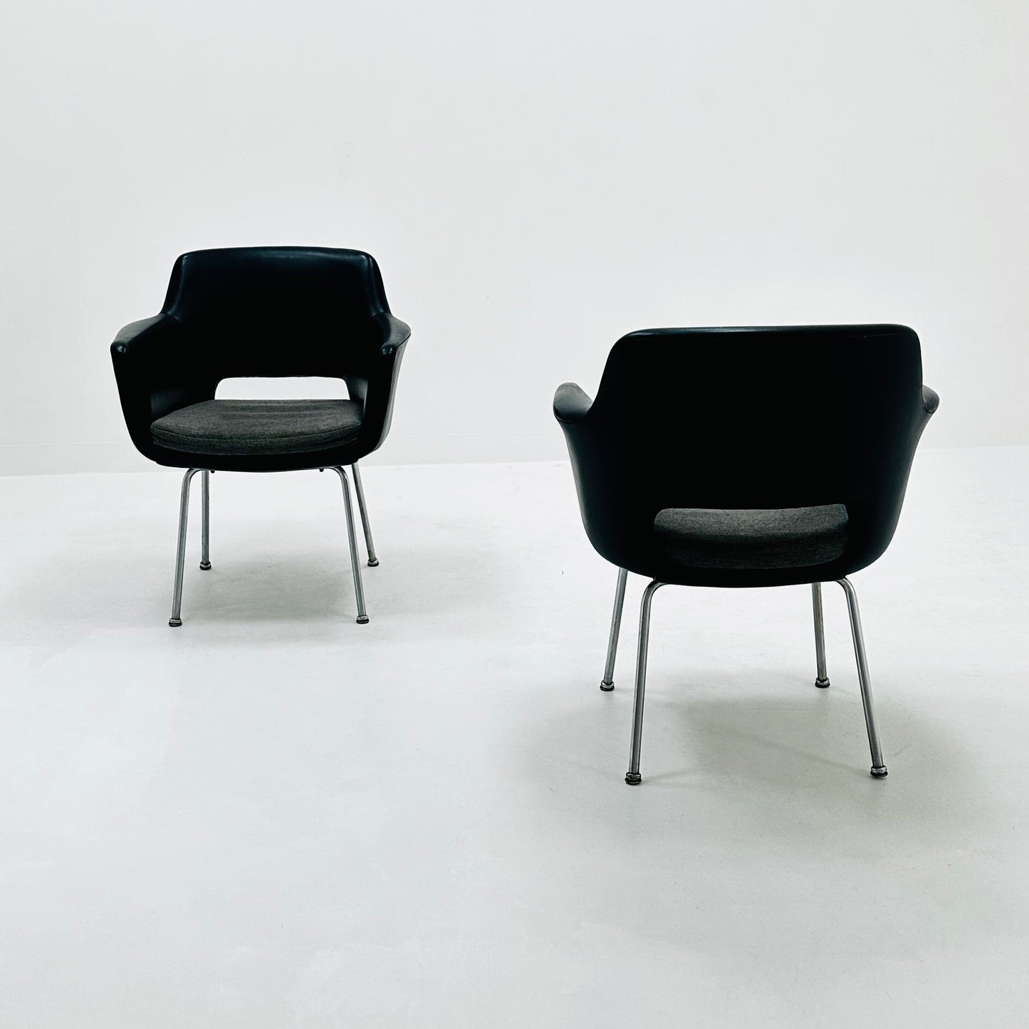 set of 2 Mid century Olli Mannermaa black Leather Kilta armchair by Eugen Schmidt & Cassina Martela 1970s
