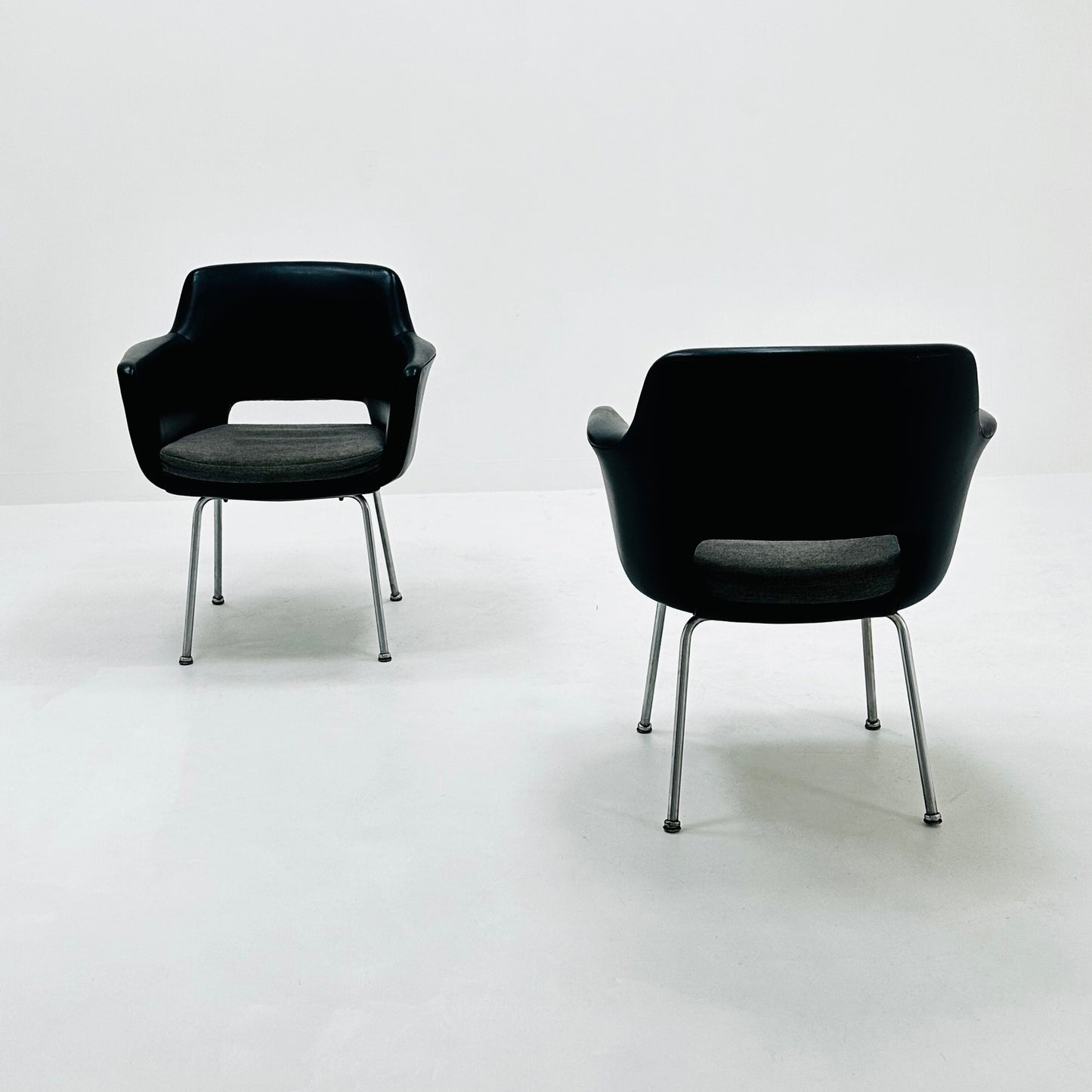 set of 2 Mid century Olli Mannermaa black Leather Kilta armchair by Eugen Schmidt & Cassina Martela 1970s