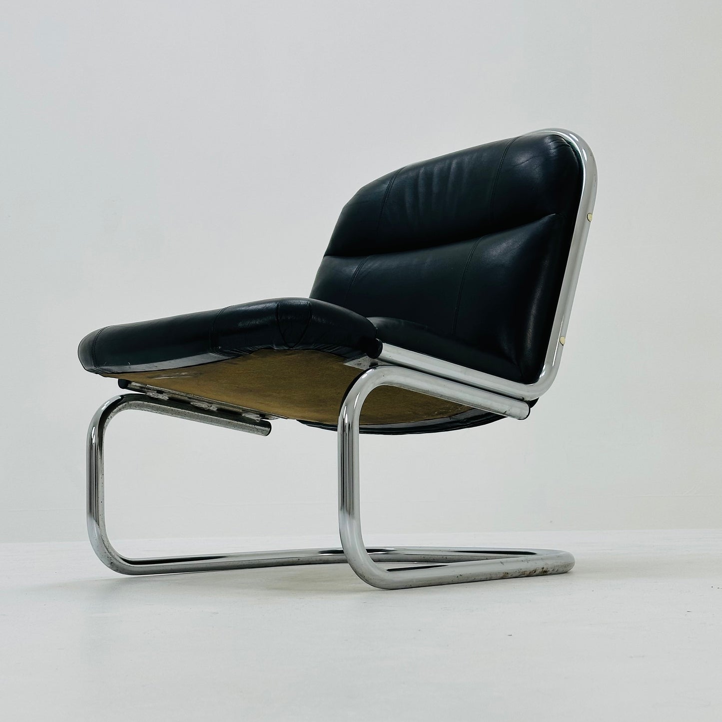 Mid century Bauhaus tubular lounge Chair black leather Italy 1980s
