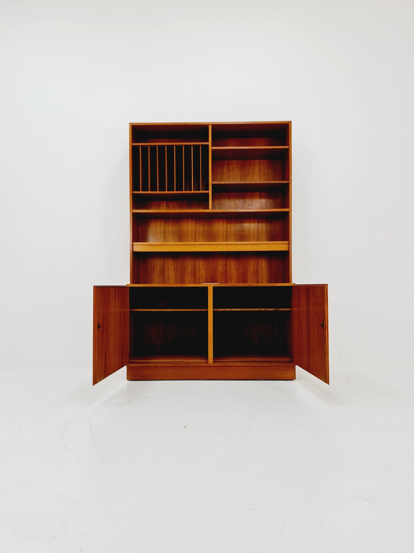 Danish freestanding vintage bookshelf system/ book case teak by Omman Jun , 1960s