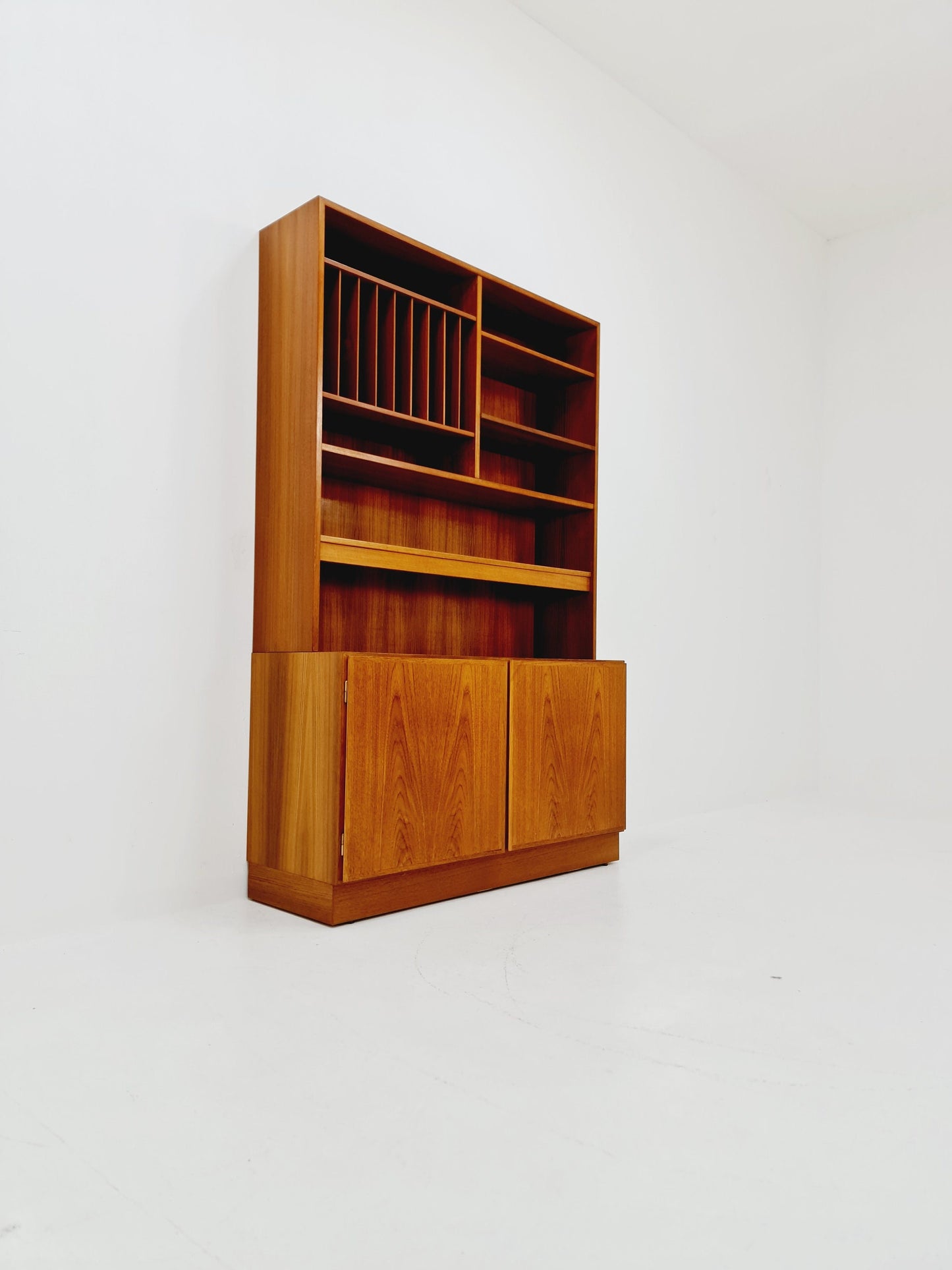 Danish freestanding vintage bookshelf system/ book case teak by Omman Jun , 1960s