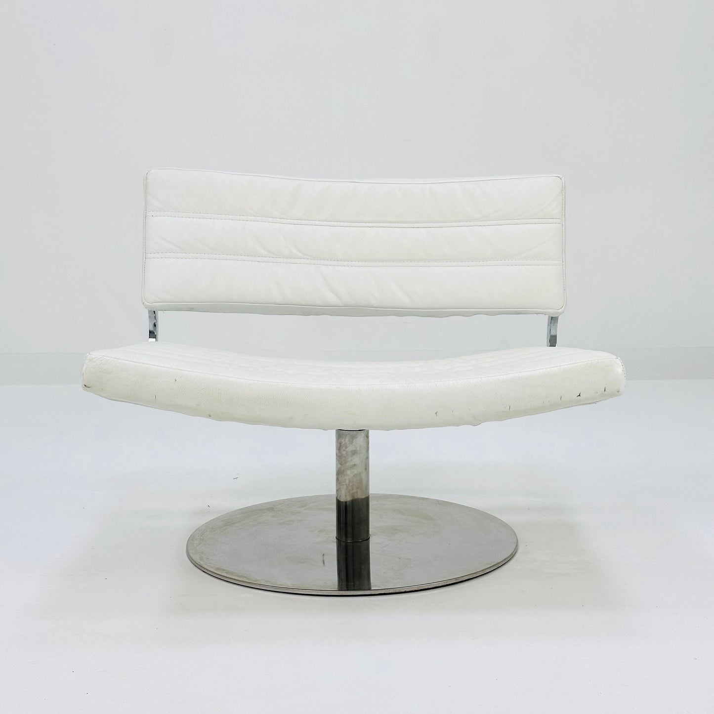 Mid century Modern swivel lounge chair 1970s