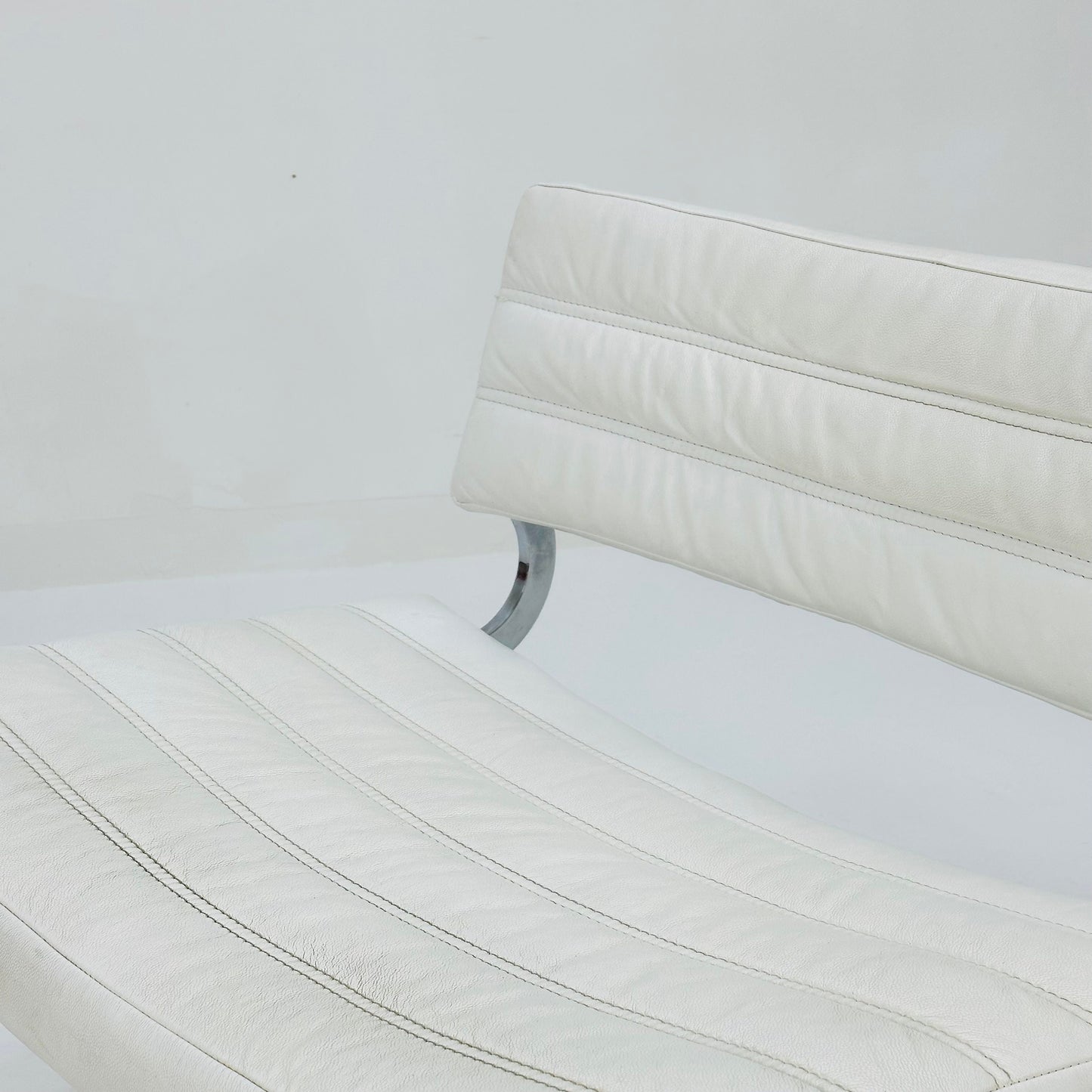Mid century Modern swivel lounge chair 1970s