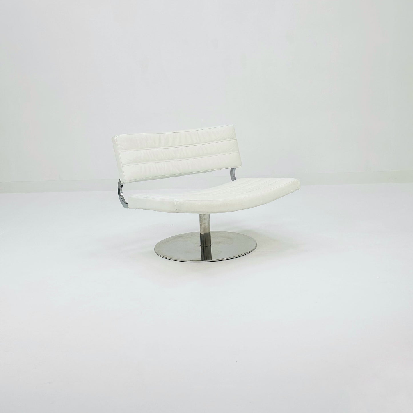 Mid century Modern swivel lounge chair 1970s