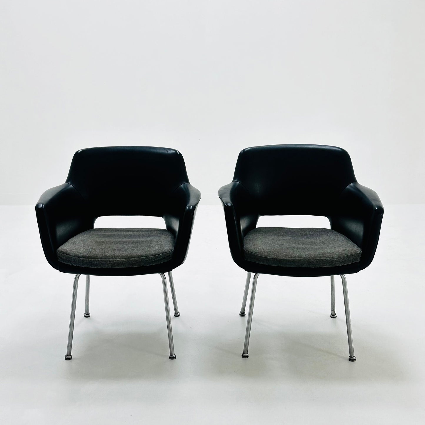 set of 2 Mid century Olli Mannermaa black Leather Kilta armchair by Eugen Schmidt & Cassina Martela 1970s