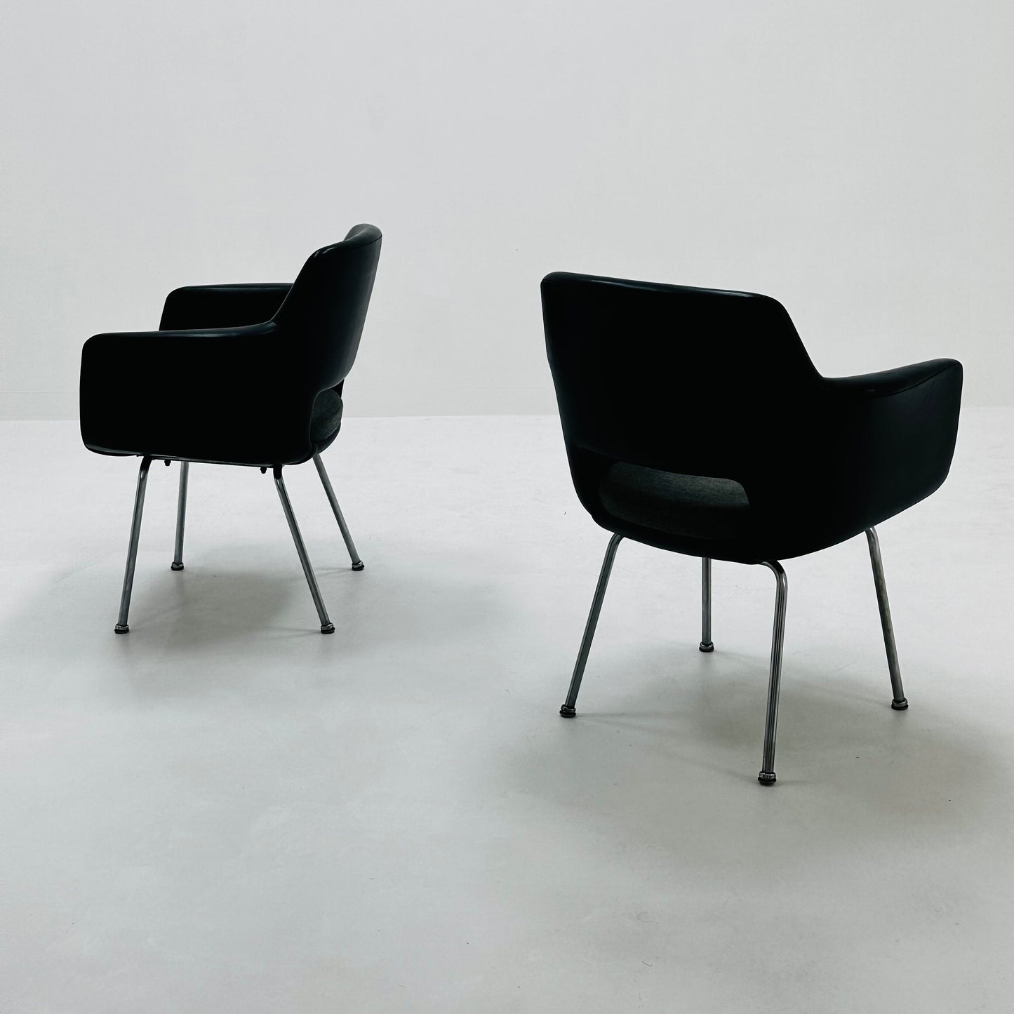 set of 2 Mid century Olli Mannermaa black Leather Kilta armchair by Eugen Schmidt & Cassina Martela 1970s
